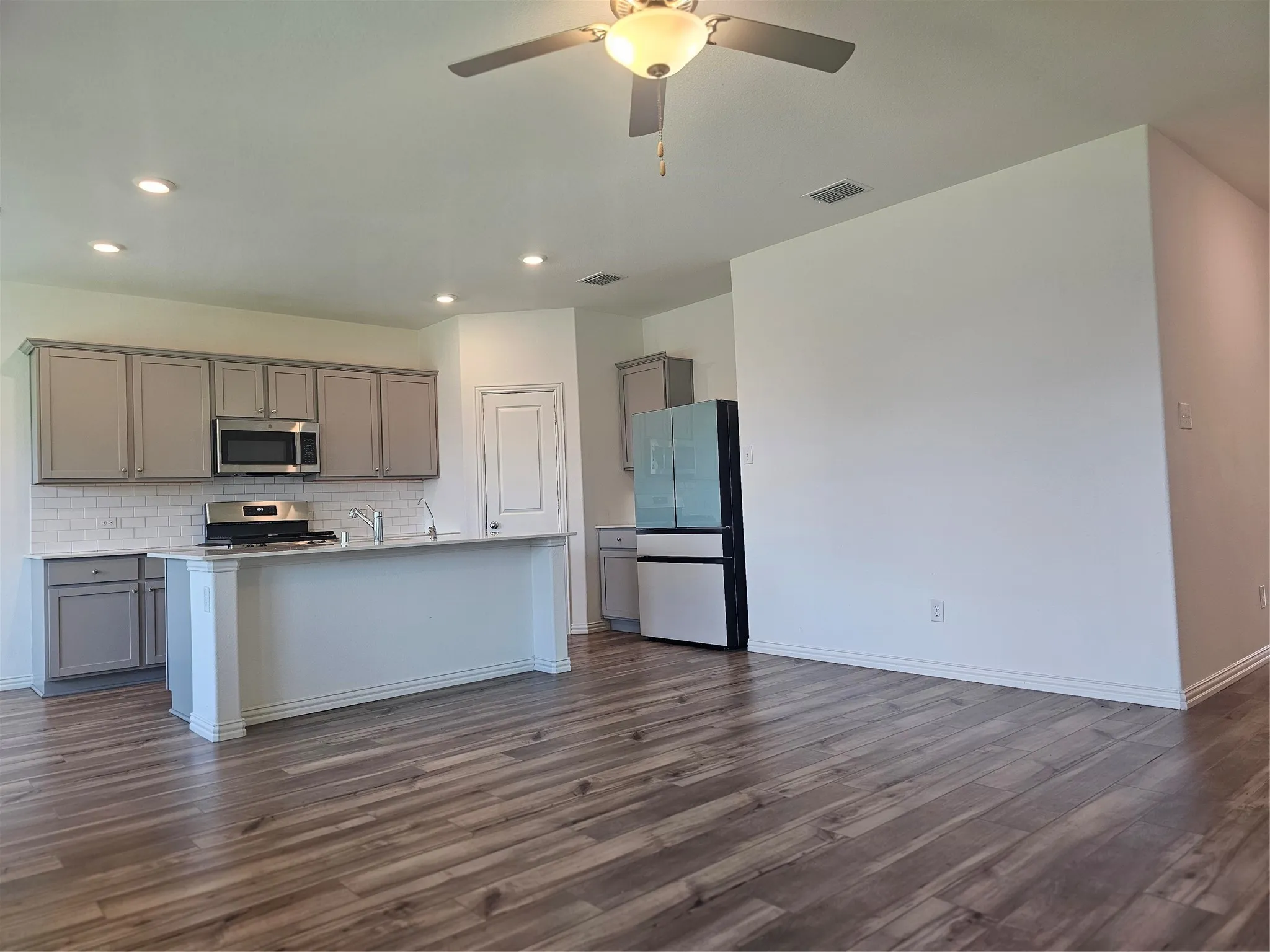 Single Family Residence For Rent in Collin County , 1216 Smoketree Lane, Princeton, Texas 75407, 4 Bedroom, 2 Bathroom, 2 Garage spaces, 1,835 Sqft, built in 2022, mls#21345150, Real Estate Agent in Princeton, Homes For Rent in Collin county, Homes For Rent in Princeton, Realtor in Princeton Texas, Real Estate Brokerage Independent Realty Texas, Luminita Cordes Realtor