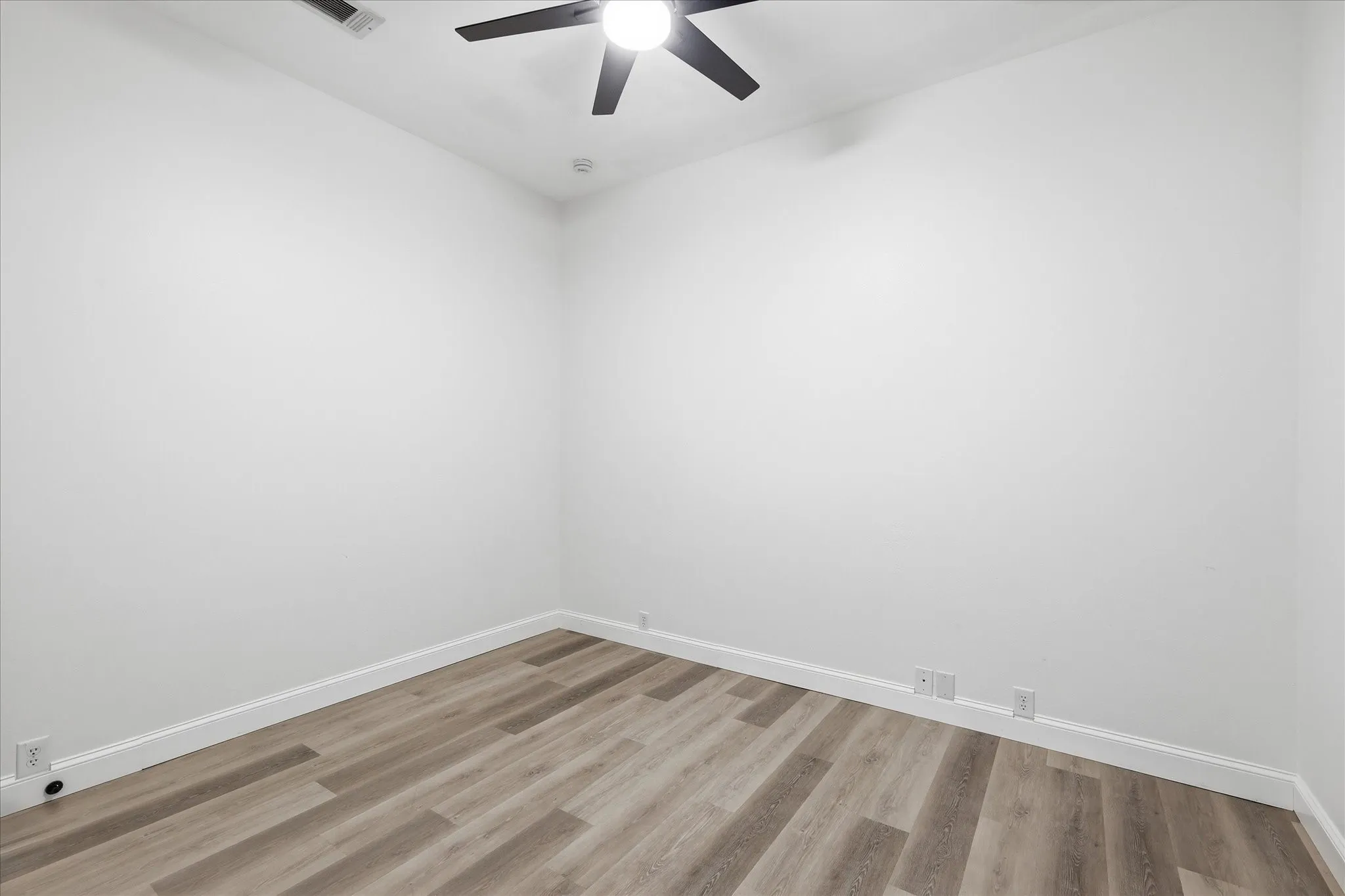 Single Family Residence For Sale in Denton County , 5608 Millers Creek Drive, Argyle, Texas 76226, 3 Bedroom, 2 Bathroom, 2 Garage spaces, 1,971 Sqft, built in 2012, mls#21351978, Real Estate Agent in Argyle, Homes For Sale in Denton county, Homes For Sale in Argyle, Realtor in Argyle Texas, Real Estate Brokerage Independent Realty Texas, Luminita Cordes Realtor