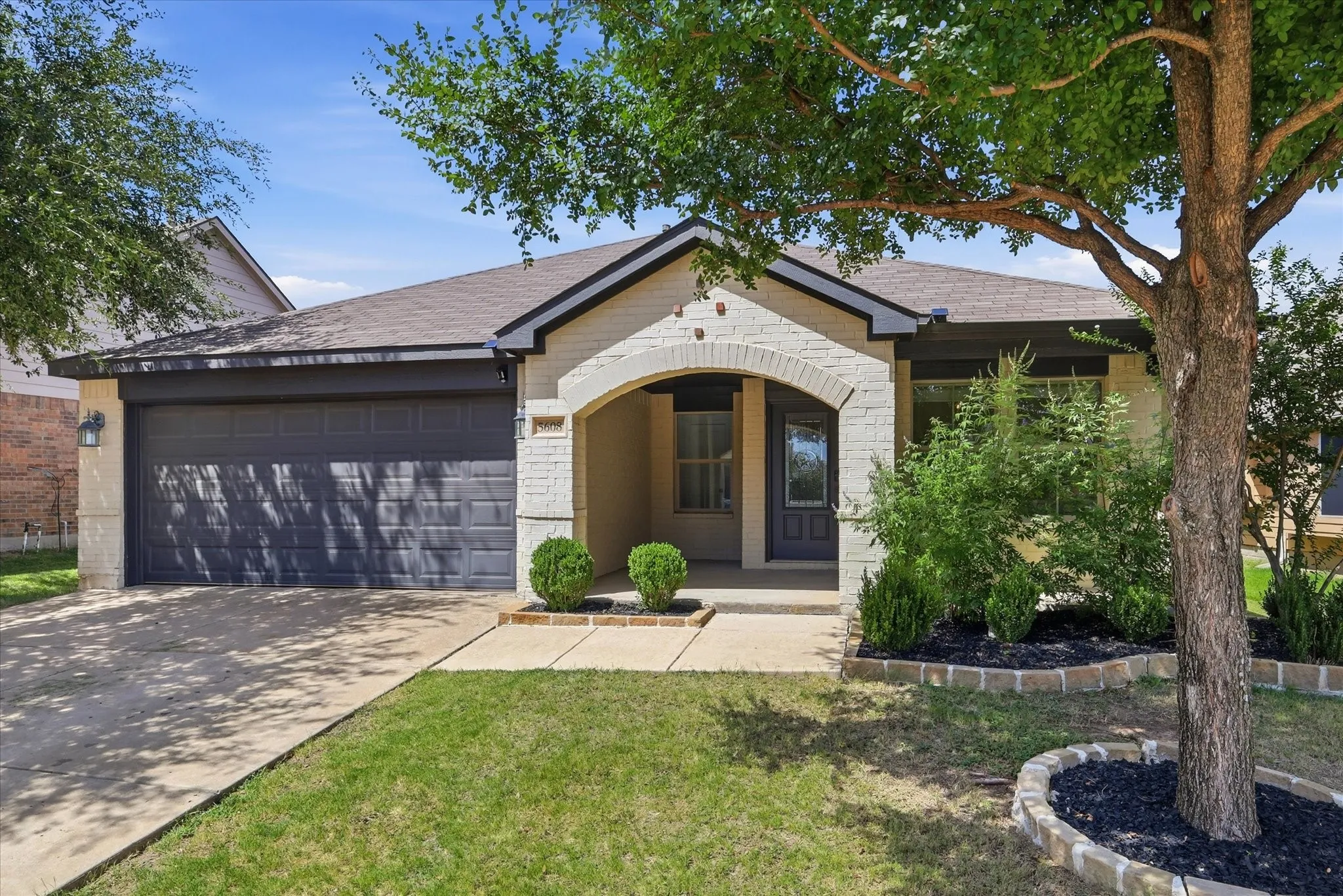 Single Family Residence For Sale in Denton County , 5608 Millers Creek Drive, Argyle, Texas 76226, 3 Bedroom, 2 Bathroom, 2 Garage spaces, 1,971 Sqft, built in 2012, mls#21351978, Real Estate Agent in Argyle, Homes For Sale in Denton county, Homes For Sale in Argyle, Realtor in Argyle Texas, Real Estate Brokerage Independent Realty Texas, Luminita Cordes Realtor