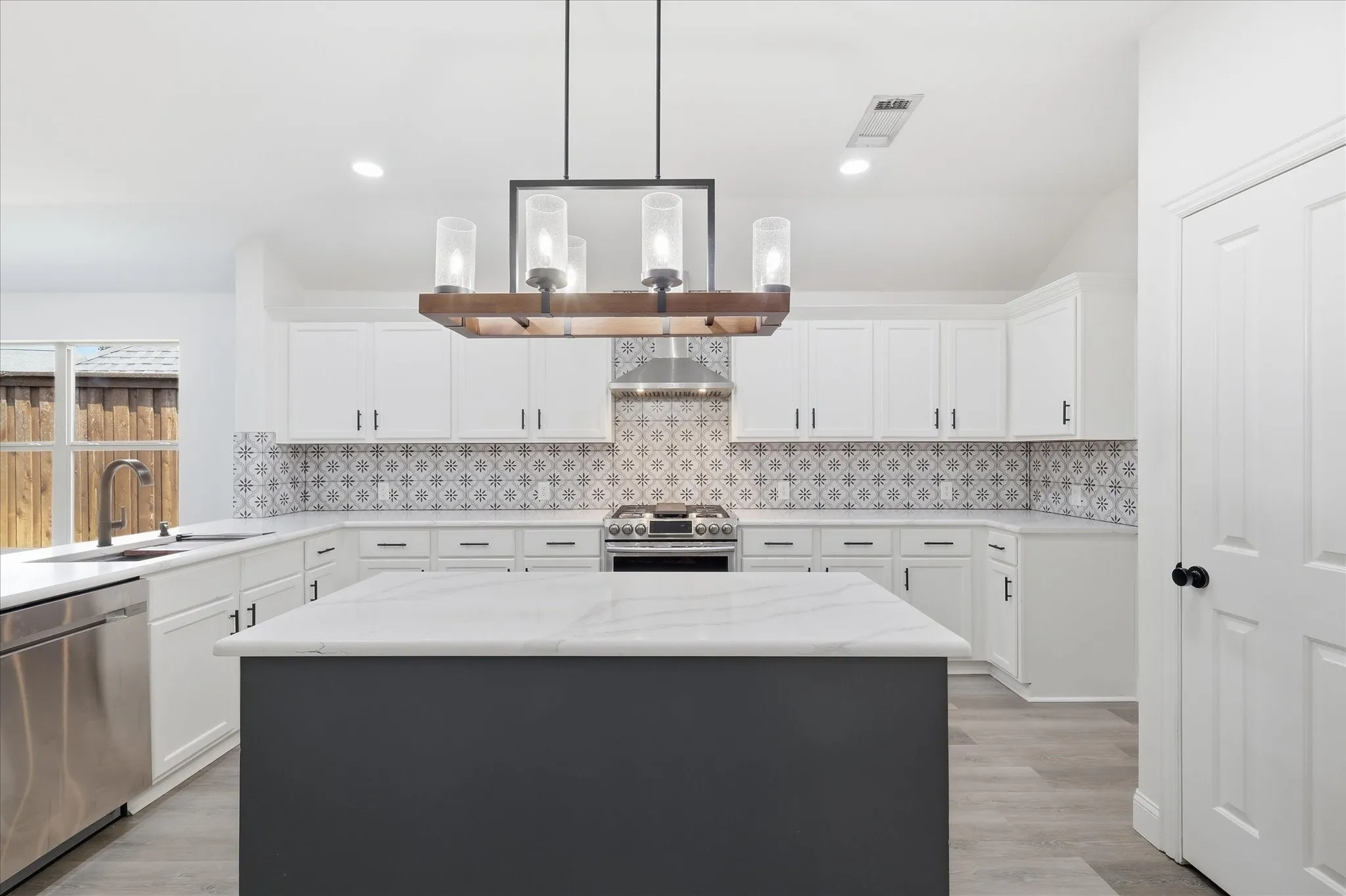 Single Family Residence For Sale in Denton County , 5608 Millers Creek Drive, Argyle, Texas 76226, 3 Bedroom, 2 Bathroom, 2 Garage spaces, 1,971 Sqft, built in 2012, mls#21351978, Real Estate Agent in Argyle, Homes For Sale in Denton county, Homes For Sale in Argyle, Realtor in Argyle Texas, Real Estate Brokerage Independent Realty Texas, Luminita Cordes Realtor