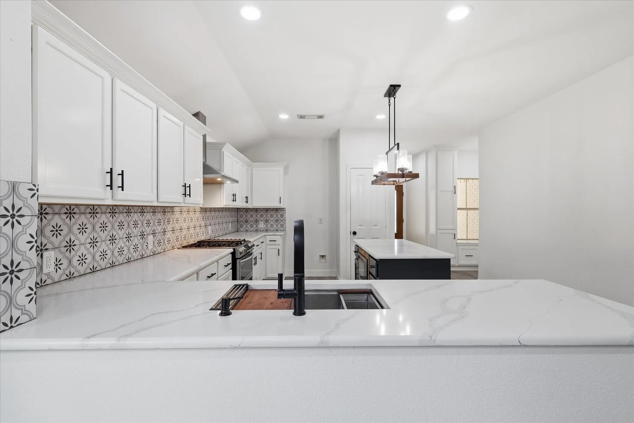 Single Family Residence For Sale in Denton County , 5608 Millers Creek Drive, Argyle, Texas 76226, 3 Bedroom, 2 Bathroom, 2 Garage spaces, 1,971 Sqft, built in 2012, mls#21351978, Real Estate Agent in Argyle, Homes For Sale in Denton county, Homes For Sale in Argyle, Realtor in Argyle Texas, Real Estate Brokerage Independent Realty Texas, Luminita Cordes Realtor