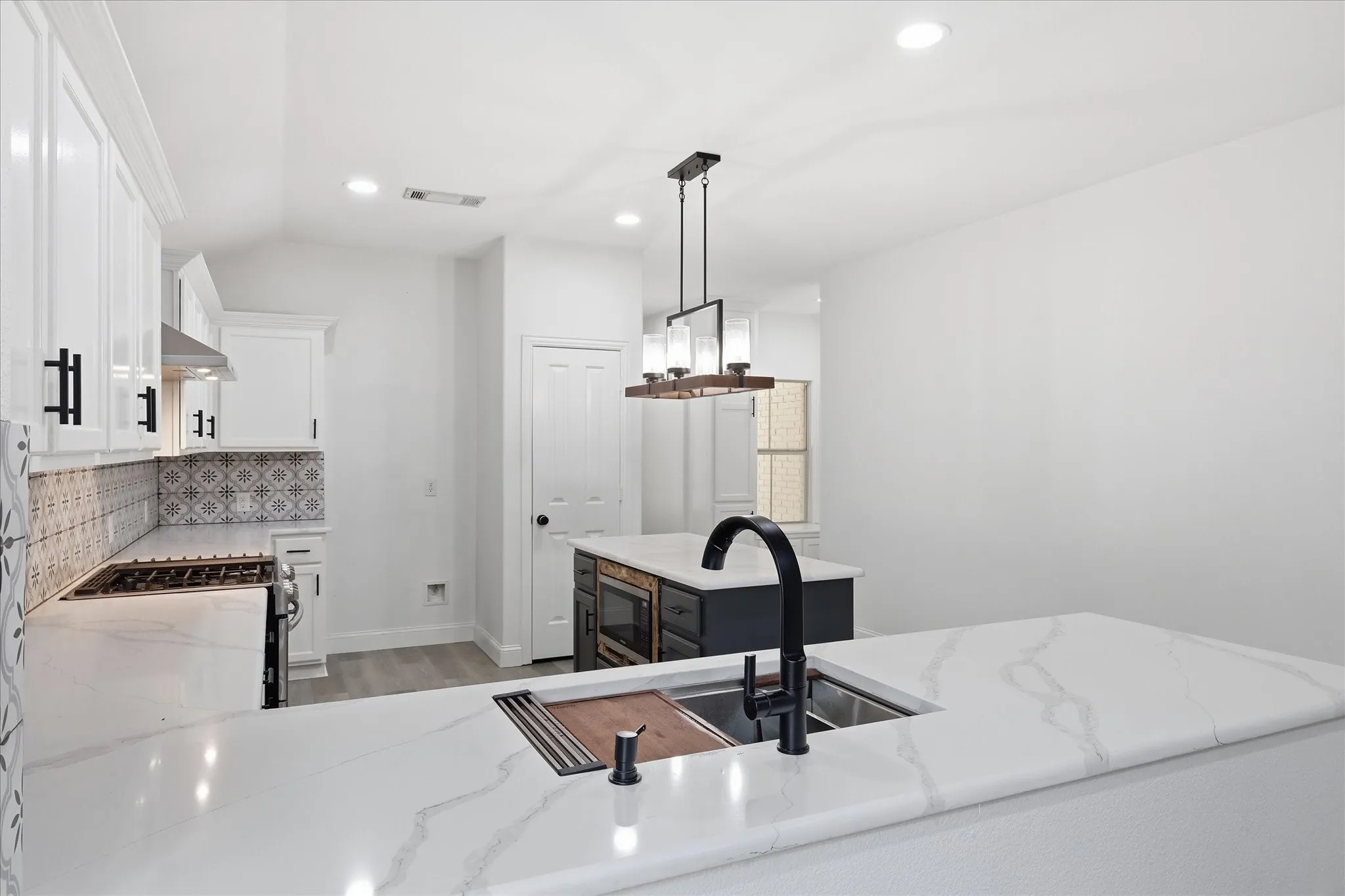 Single Family Residence For Sale in Denton County , 5608 Millers Creek Drive, Argyle, Texas 76226, 3 Bedroom, 2 Bathroom, 2 Garage spaces, 1,971 Sqft, built in 2012, mls#21351978, Real Estate Agent in Argyle, Homes For Sale in Denton county, Homes For Sale in Argyle, Realtor in Argyle Texas, Real Estate Brokerage Independent Realty Texas, Luminita Cordes Realtor