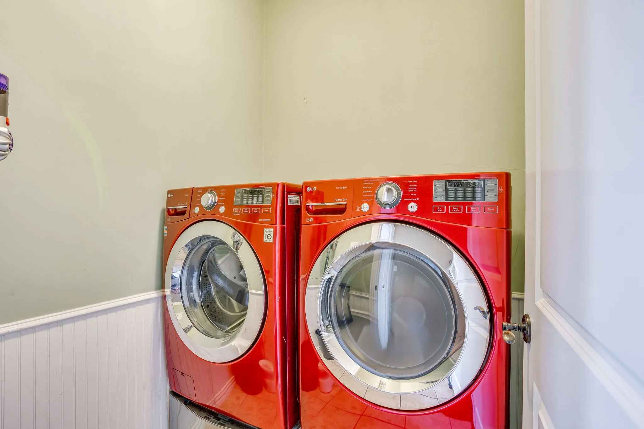 Separate laundry room
5x5