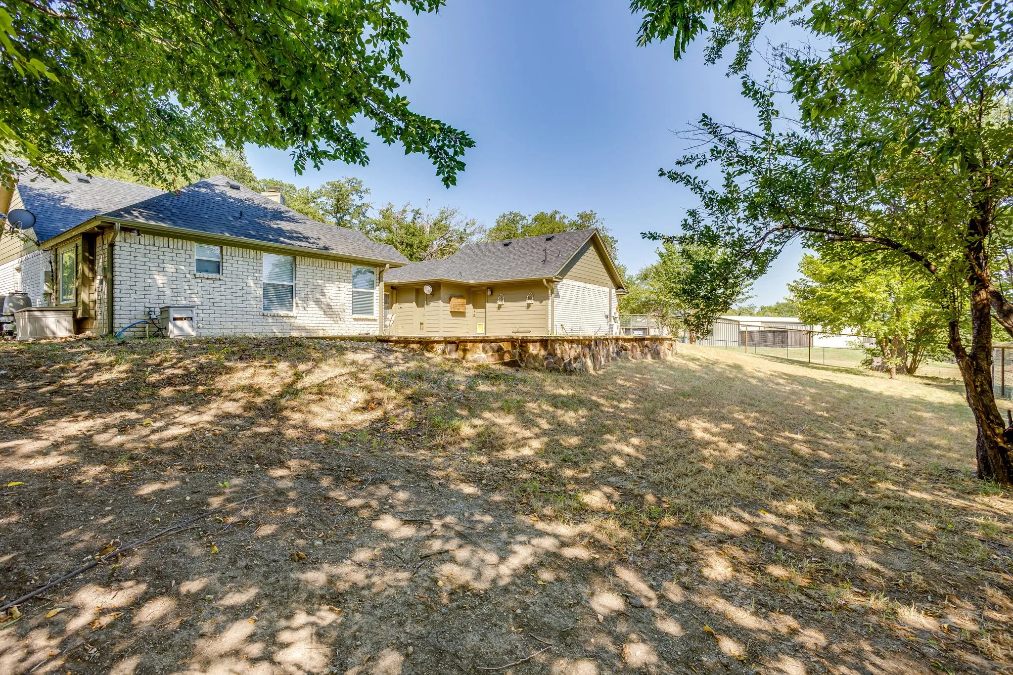 Single Family Residence For Sale in Parker County , 220 Royal Court, Weatherford, Texas 76085, 3 Bedroom, 3 Bathroom, 2 Garage spaces, 1,886 Sqft, built in 2005, mls#21350467, Real Estate Agent in Weatherford, Homes For Sale in Parker county, Homes For Sale in Weatherford, Realtor in Weatherford Texas, Real Estate Brokerage Independent Realty Texas, Luminita Cordes Realtor