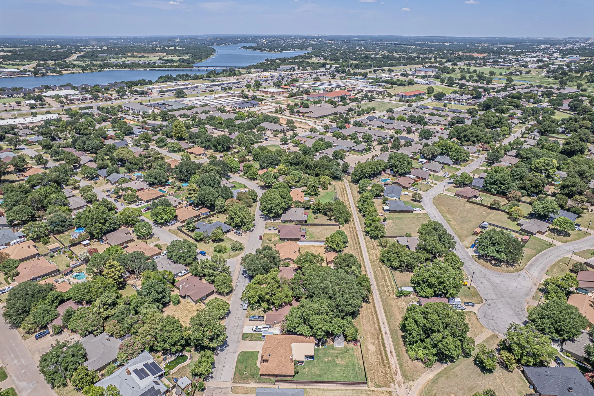 Single Family Residence For Sale in Hood County , 1015 Meadowlark Lane, Granbury, Texas 76048, 3 Bedroom, 2 Bathroom, 2 Garage spaces, 1,584 Sqft, built in 1986, mls#21349895, Real Estate Agent in Granbury, Homes For Sale in Hood county, Homes For Sale in Granbury, Realtor in Granbury Texas, Real Estate Brokerage Independent Realty Texas, Luminita Cordes Realtor