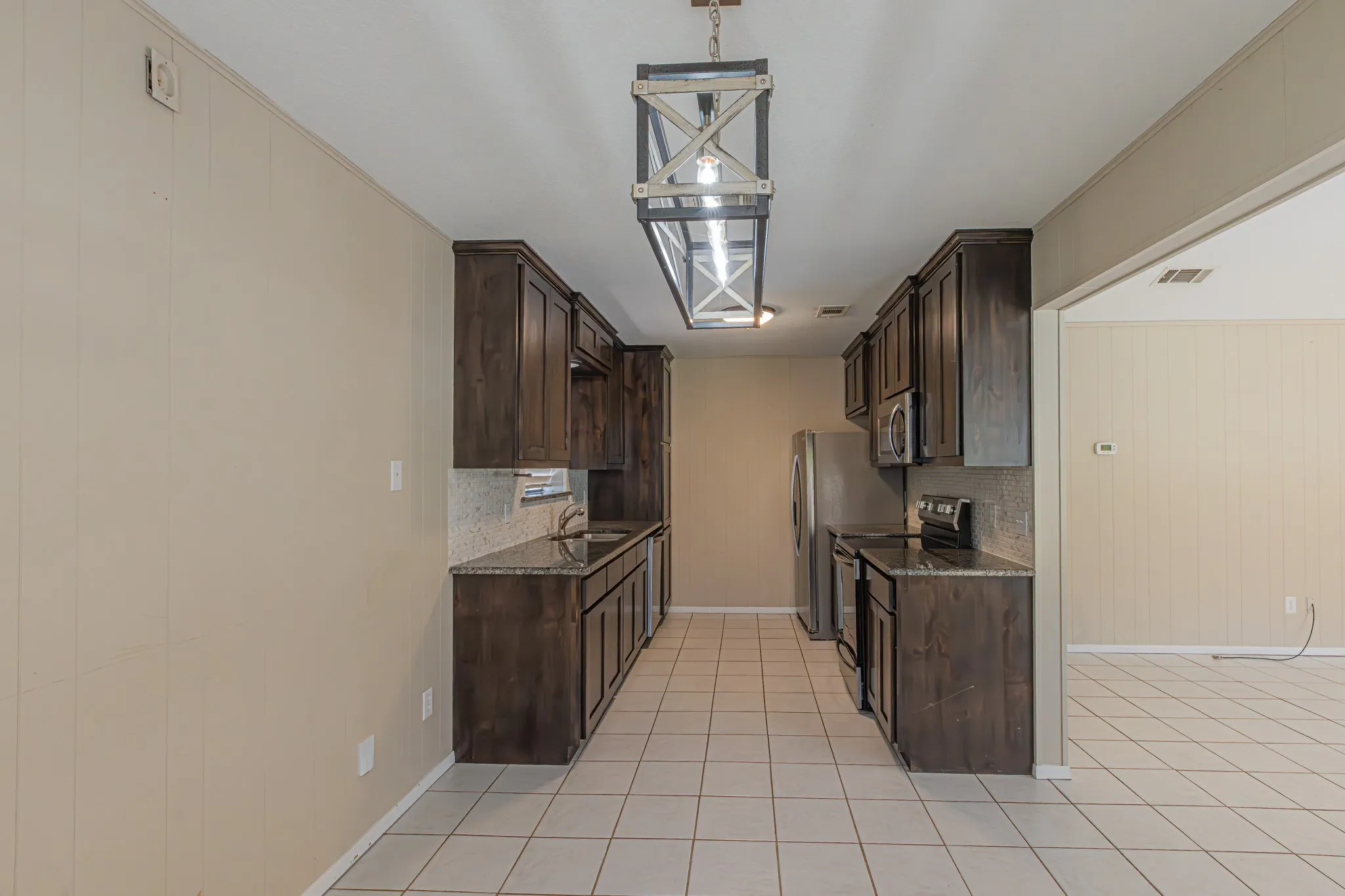 Single Family Residence For Sale in Hood County , 1015 Meadowlark Lane, Granbury, Texas 76048, 3 Bedroom, 2 Bathroom, 2 Garage spaces, 1,584 Sqft, built in 1986, mls#21349895, Real Estate Agent in Granbury, Homes For Sale in Hood county, Homes For Sale in Granbury, Realtor in Granbury Texas, Real Estate Brokerage Independent Realty Texas, Luminita Cordes Realtor