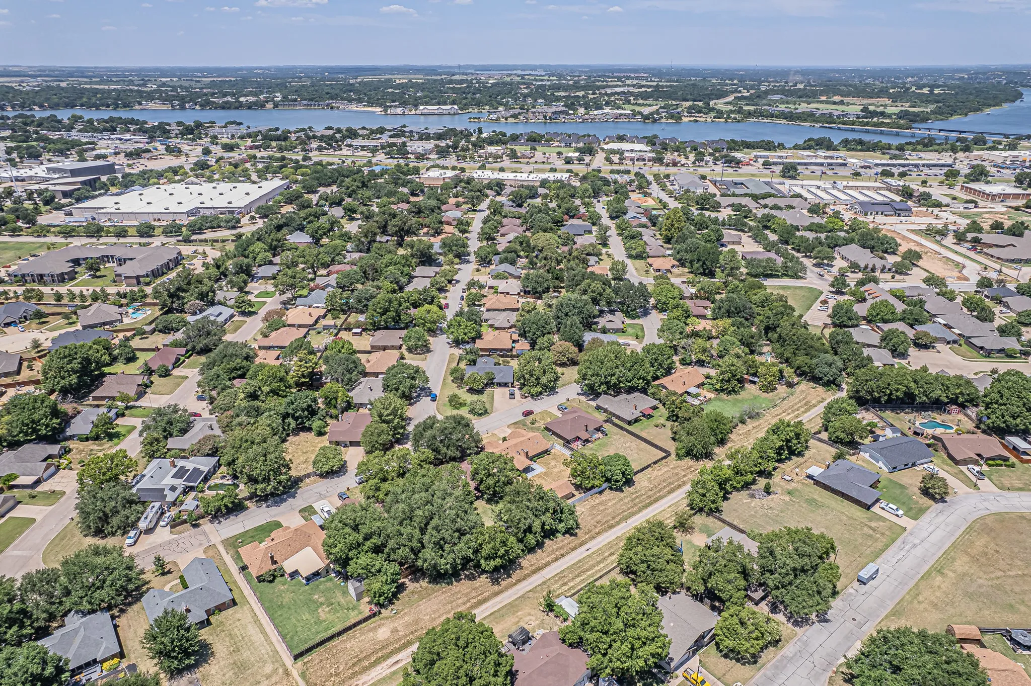 Single Family Residence For Sale in Hood County , 1015 Meadowlark Lane, Granbury, Texas 76048, 3 Bedroom, 2 Bathroom, 2 Garage spaces, 1,584 Sqft, built in 1986, mls#21349895, Real Estate Agent in Granbury, Homes For Sale in Hood county, Homes For Sale in Granbury, Realtor in Granbury Texas, Real Estate Brokerage Independent Realty Texas, Luminita Cordes Realtor