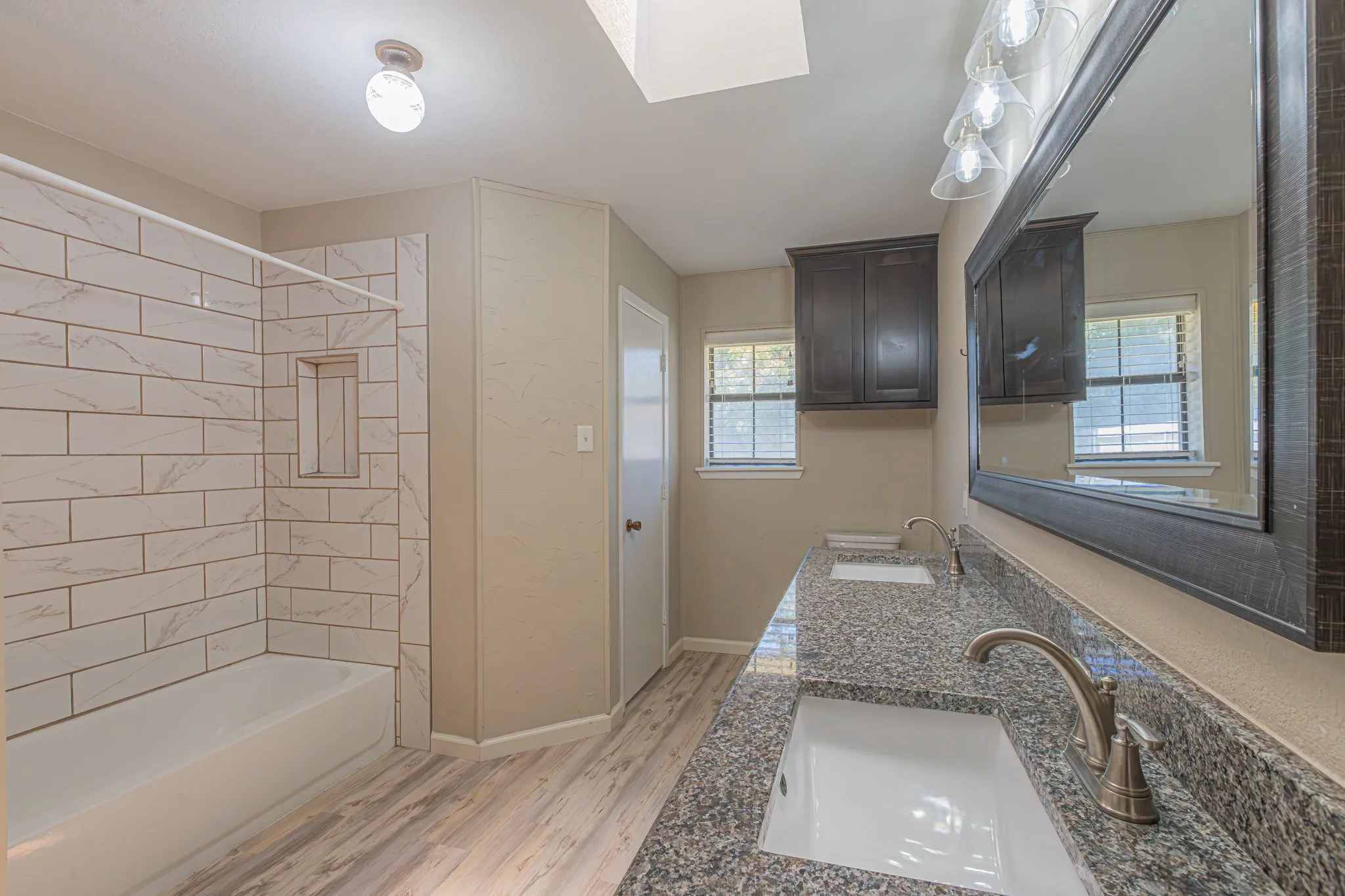 Single Family Residence For Sale in Hood County , 1015 Meadowlark Lane, Granbury, Texas 76048, 3 Bedroom, 2 Bathroom, 2 Garage spaces, 1,584 Sqft, built in 1986, mls#21349895, Real Estate Agent in Granbury, Homes For Sale in Hood county, Homes For Sale in Granbury, Realtor in Granbury Texas, Real Estate Brokerage Independent Realty Texas, Luminita Cordes Realtor