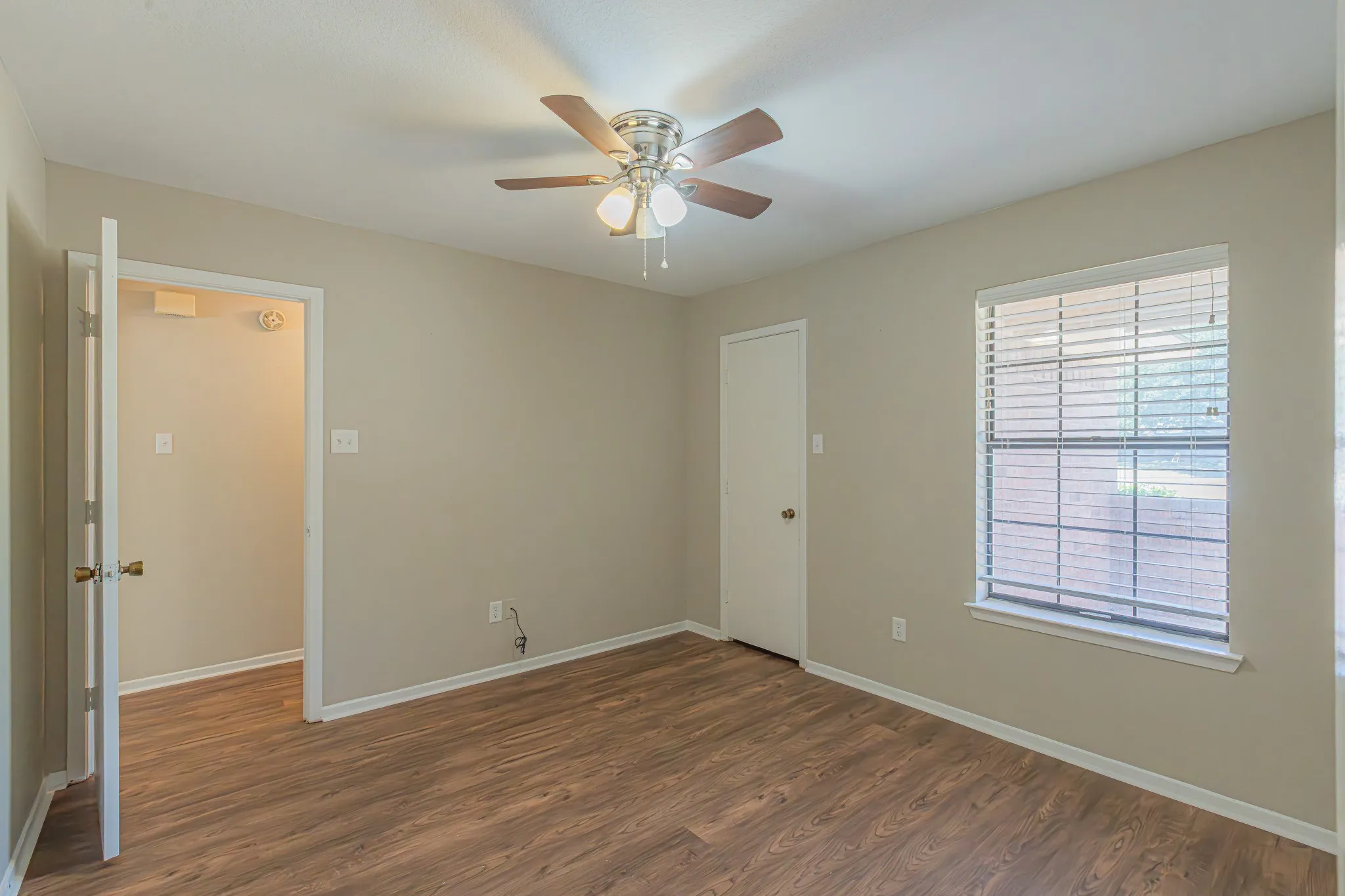 Single Family Residence For Sale in Hood County , 1015 Meadowlark Lane, Granbury, Texas 76048, 3 Bedroom, 2 Bathroom, 2 Garage spaces, 1,584 Sqft, built in 1986, mls#21349895, Real Estate Agent in Granbury, Homes For Sale in Hood county, Homes For Sale in Granbury, Realtor in Granbury Texas, Real Estate Brokerage Independent Realty Texas, Luminita Cordes Realtor