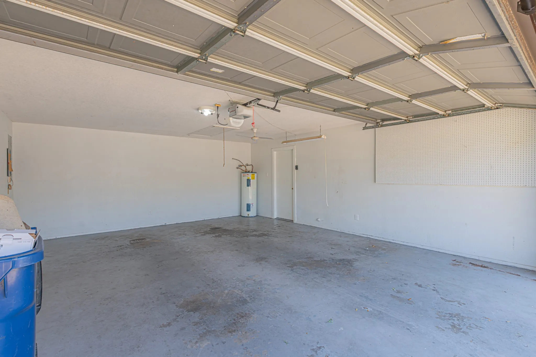 Single Family Residence For Sale in Hood County , 1015 Meadowlark Lane, Granbury, Texas 76048, 3 Bedroom, 2 Bathroom, 2 Garage spaces, 1,584 Sqft, built in 1986, mls#21349895, Real Estate Agent in Granbury, Homes For Sale in Hood county, Homes For Sale in Granbury, Realtor in Granbury Texas, Real Estate Brokerage Independent Realty Texas, Luminita Cordes Realtor