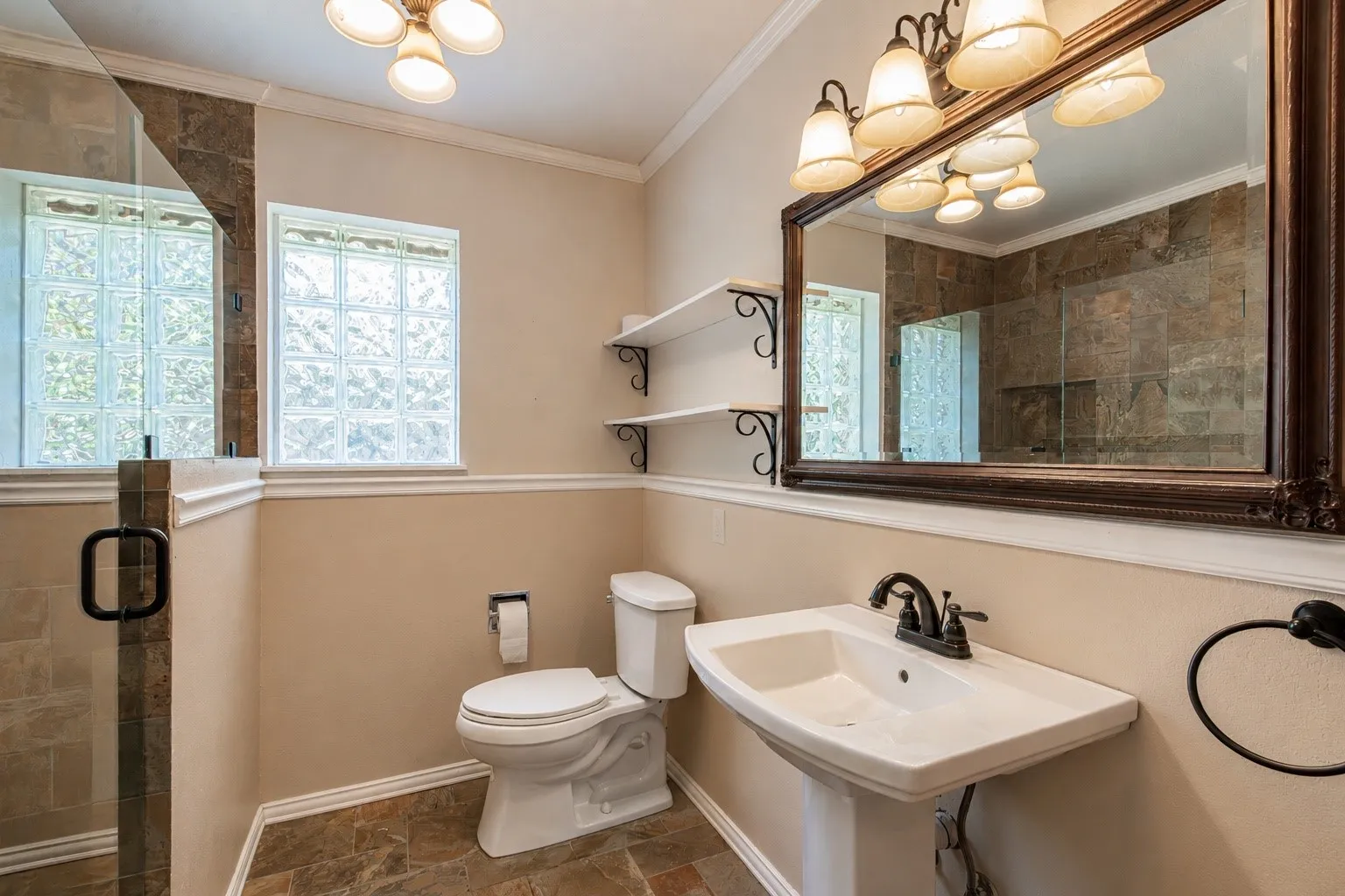 Single Family Residence For Sale in Hood County , 1015 Meadowlark Lane, Granbury, Texas 76048, 3 Bedroom, 2 Bathroom, 2 Garage spaces, 1,584 Sqft, built in 1986, mls#21349895, Real Estate Agent in Granbury, Homes For Sale in Hood county, Homes For Sale in Granbury, Realtor in Granbury Texas, Real Estate Brokerage Independent Realty Texas, Luminita Cordes Realtor