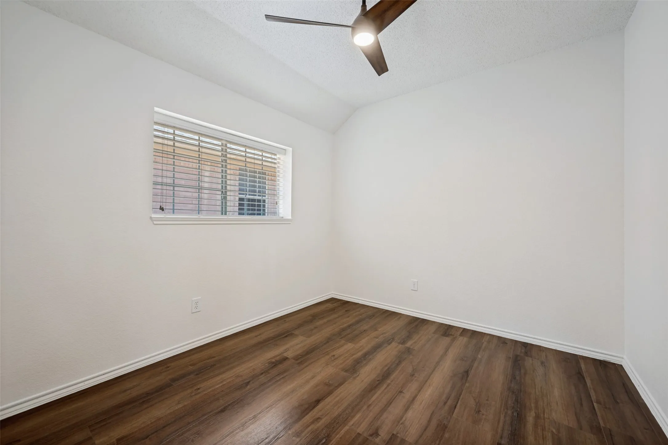 Single Family Residence For Sale in Tarrant County , 1521 Morrison Drive, Fort Worth, Texas 76112, 3 Bedroom, 2 Bathroom, 2 Garage spaces, 1,381 Sqft, built in 1993, mls#21351958, Real Estate Agent in Fort Worth, Homes For Sale in Tarrant county, Homes For Sale in Fort Worth, Realtor in Fort Worth Texas, Real Estate Brokerage Independent Realty Texas, Luminita Cordes Realtor
