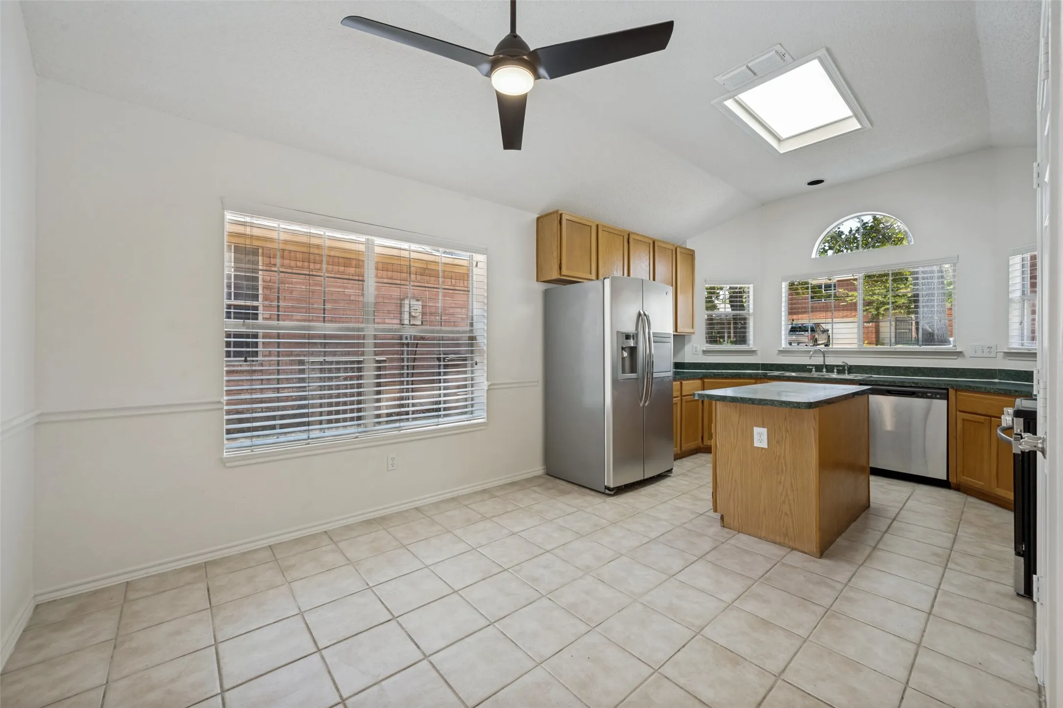 Single Family Residence For Sale in Tarrant County , 1521 Morrison Drive, Fort Worth, Texas 76112, 3 Bedroom, 2 Bathroom, 2 Garage spaces, 1,381 Sqft, built in 1993, mls#21351958, Real Estate Agent in Fort Worth, Homes For Sale in Tarrant county, Homes For Sale in Fort Worth, Realtor in Fort Worth Texas, Real Estate Brokerage Independent Realty Texas, Luminita Cordes Realtor