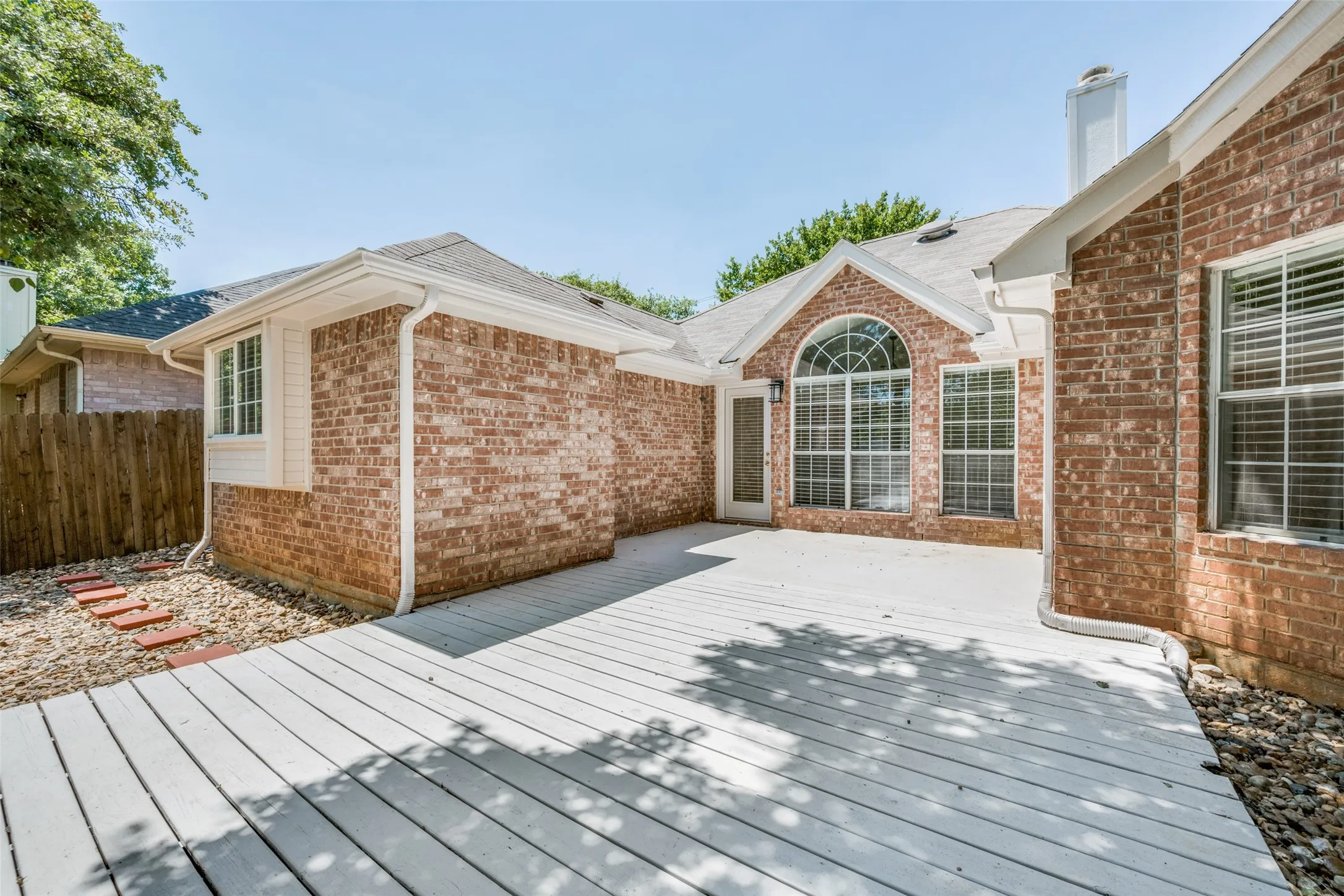Single Family Residence For Sale in Tarrant County , 1521 Morrison Drive, Fort Worth, Texas 76112, 3 Bedroom, 2 Bathroom, 2 Garage spaces, 1,381 Sqft, built in 1993, mls#21351958, Real Estate Agent in Fort Worth, Homes For Sale in Tarrant county, Homes For Sale in Fort Worth, Realtor in Fort Worth Texas, Real Estate Brokerage Independent Realty Texas, Luminita Cordes Realtor