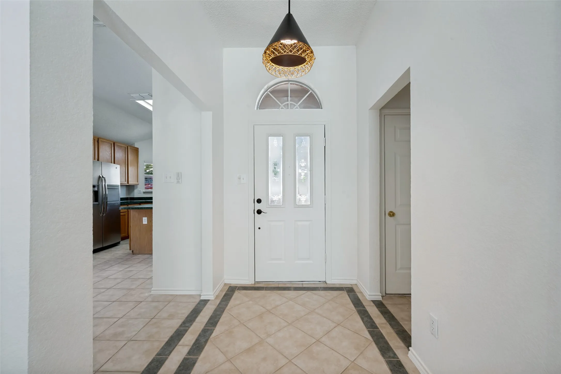 Single Family Residence For Sale in Tarrant County , 1521 Morrison Drive, Fort Worth, Texas 76112, 3 Bedroom, 2 Bathroom, 2 Garage spaces, 1,381 Sqft, built in 1993, mls#21351958, Real Estate Agent in Fort Worth, Homes For Sale in Tarrant county, Homes For Sale in Fort Worth, Realtor in Fort Worth Texas, Real Estate Brokerage Independent Realty Texas, Luminita Cordes Realtor