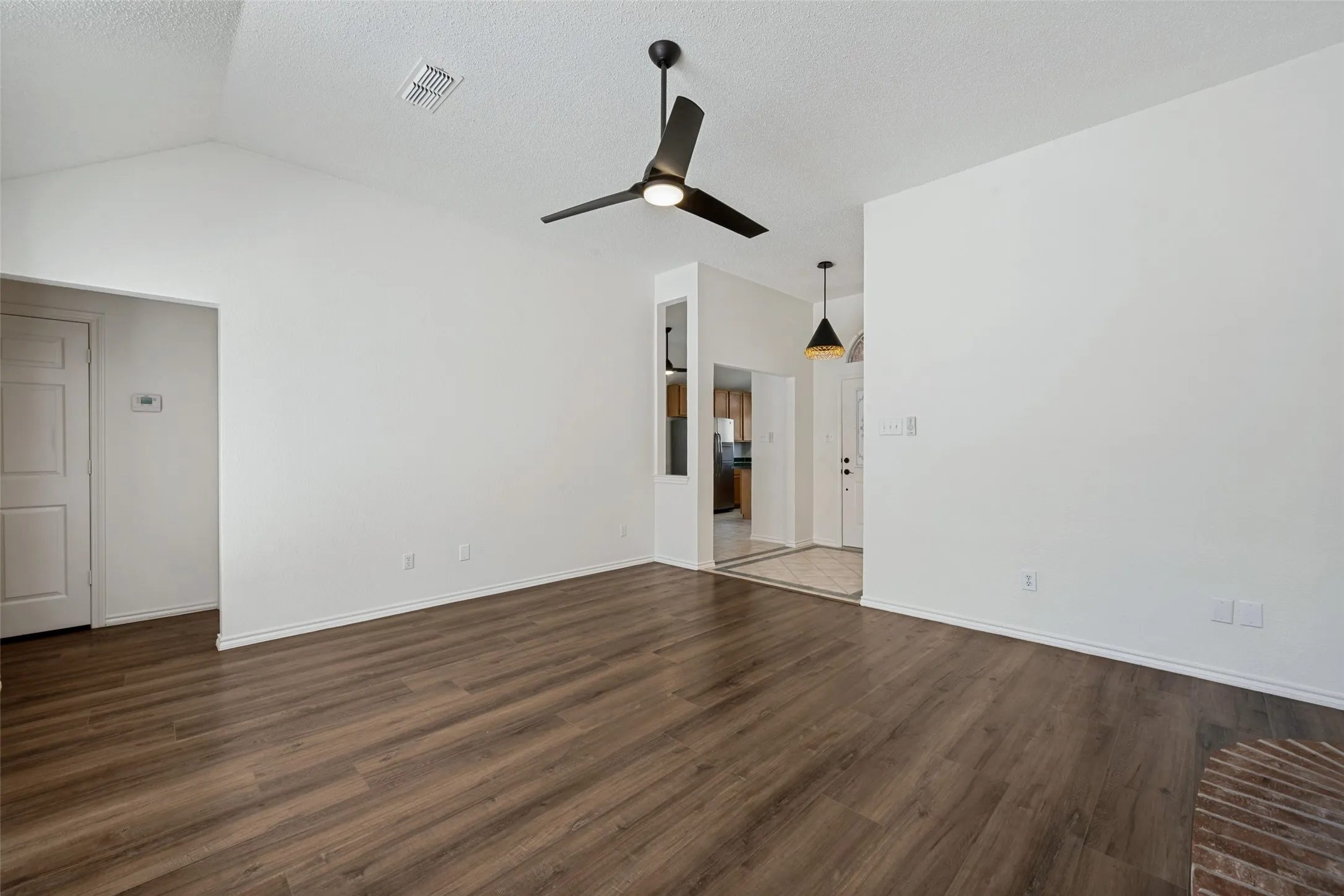 Single Family Residence For Sale in Tarrant County , 1521 Morrison Drive, Fort Worth, Texas 76112, 3 Bedroom, 2 Bathroom, 2 Garage spaces, 1,381 Sqft, built in 1993, mls#21351958, Real Estate Agent in Fort Worth, Homes For Sale in Tarrant county, Homes For Sale in Fort Worth, Realtor in Fort Worth Texas, Real Estate Brokerage Independent Realty Texas, Luminita Cordes Realtor