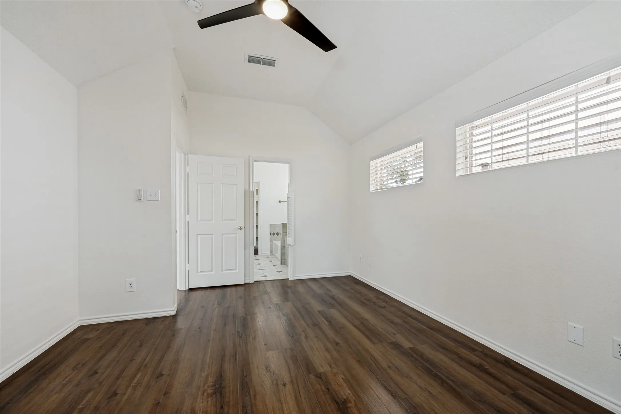 Single Family Residence For Sale in Tarrant County , 1521 Morrison Drive, Fort Worth, Texas 76112, 3 Bedroom, 2 Bathroom, 2 Garage spaces, 1,381 Sqft, built in 1993, mls#21351958, Real Estate Agent in Fort Worth, Homes For Sale in Tarrant county, Homes For Sale in Fort Worth, Realtor in Fort Worth Texas, Real Estate Brokerage Independent Realty Texas, Luminita Cordes Realtor