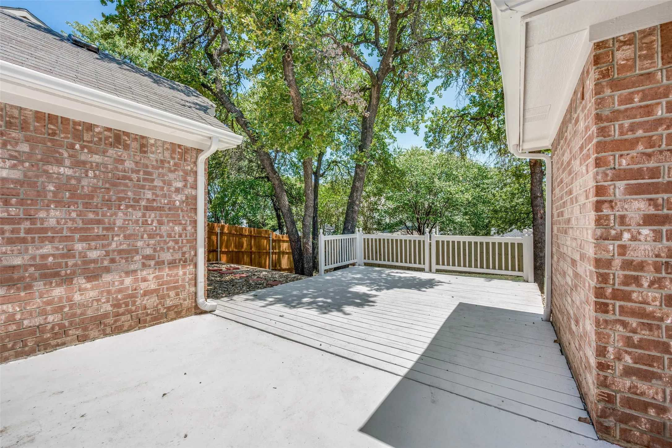 Single Family Residence For Sale in Tarrant County , 1521 Morrison Drive, Fort Worth, Texas 76112, 3 Bedroom, 2 Bathroom, 2 Garage spaces, 1,381 Sqft, built in 1993, mls#21351958, Real Estate Agent in Fort Worth, Homes For Sale in Tarrant county, Homes For Sale in Fort Worth, Realtor in Fort Worth Texas, Real Estate Brokerage Independent Realty Texas, Luminita Cordes Realtor