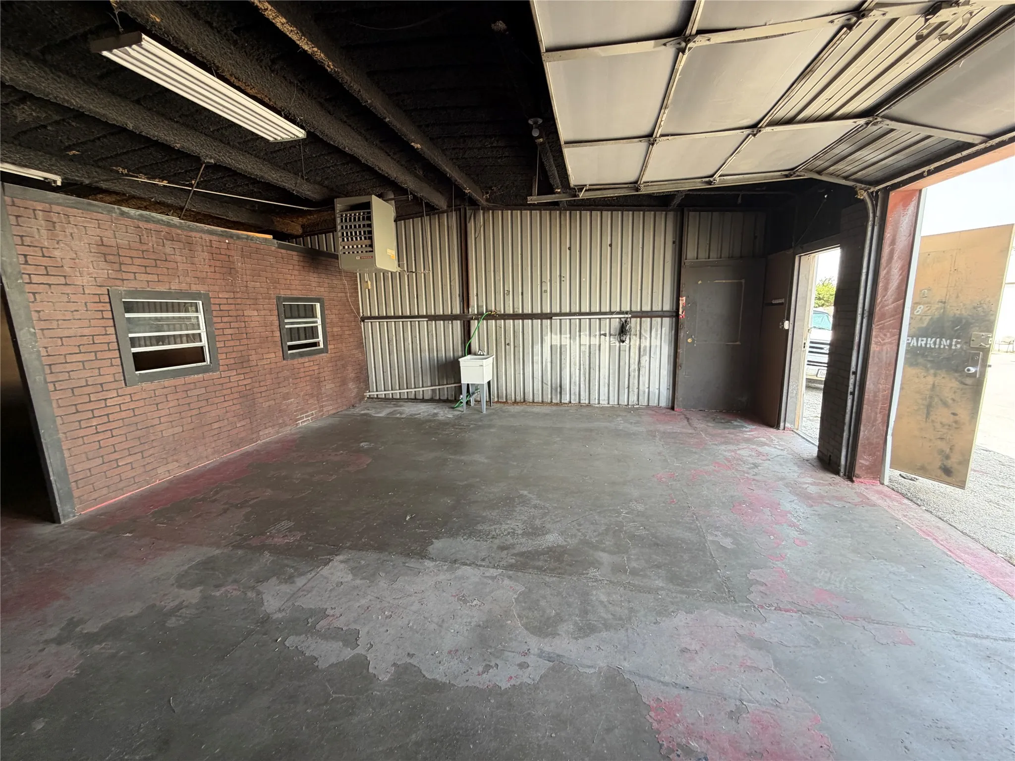 Industrial For Rent in Taylor County , 282 Ruidosa Avenue C3, Abilene, Texas 79605, 0, 0, Garage spaces, 0 Sqft, built in 1984, Price $900, mls#21352075, Real Estate Agent in Abilene, Homes For Rent in Taylor county, Homes For Rent in Abilene, Realtor in Abilene Texas, Real Estate Brokerage Independent Realty Texas, Luminita Cordes Realtor