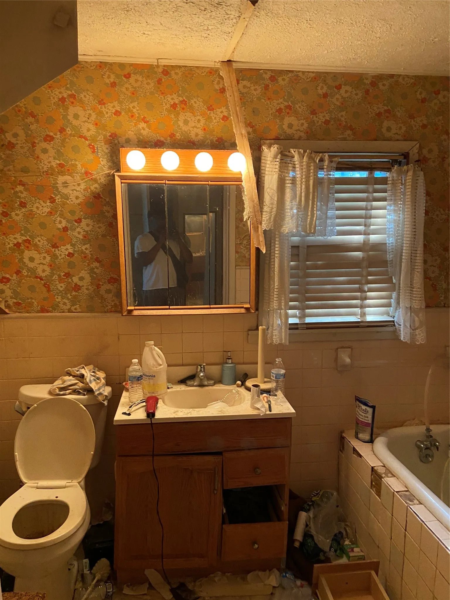 Single Family Residence For Sale in Tarrant County , 5921 Fletcher Avenue, Fort Worth, Texas 76107, 3 Bedroom, 2 Bathroom, Garage spaces, 1,468 Sqft, built in 1941, mls#21345416, Real Estate Agent in Fort Worth, Homes For Sale in Tarrant county, Homes For Sale in Fort Worth, Realtor in Fort Worth Texas, Real Estate Brokerage Independent Realty Texas, Luminita Cordes Realtor