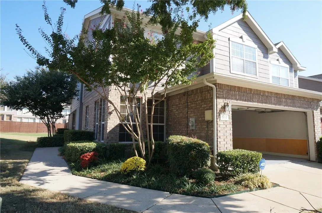 Townhouse For Rent in Collin County , 917 Avondale Lane, Plano, Texas 75025, 3 Bedroom, 3 Bathroom, 2 Garage spaces, 1,939 Sqft, built in 1999, mls#21351963, Real Estate Agent in Plano, Homes For Rent in Collin county, Homes For Rent in Plano, Realtor in Plano Texas, Real Estate Brokerage Independent Realty Texas, Luminita Cordes Realtor