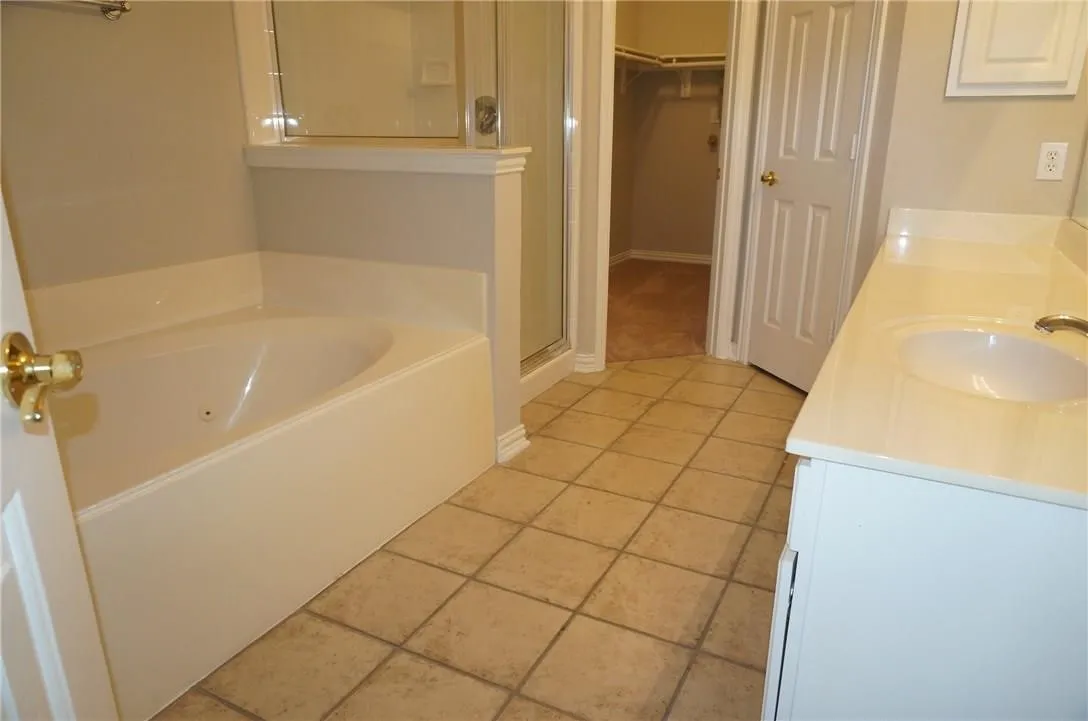 Townhouse For Rent in Collin County , 917 Avondale Lane, Plano, Texas 75025, 3 Bedroom, 3 Bathroom, 2 Garage spaces, 1,939 Sqft, built in 1999, mls#21351963, Real Estate Agent in Plano, Homes For Rent in Collin county, Homes For Rent in Plano, Realtor in Plano Texas, Real Estate Brokerage Independent Realty Texas, Luminita Cordes Realtor