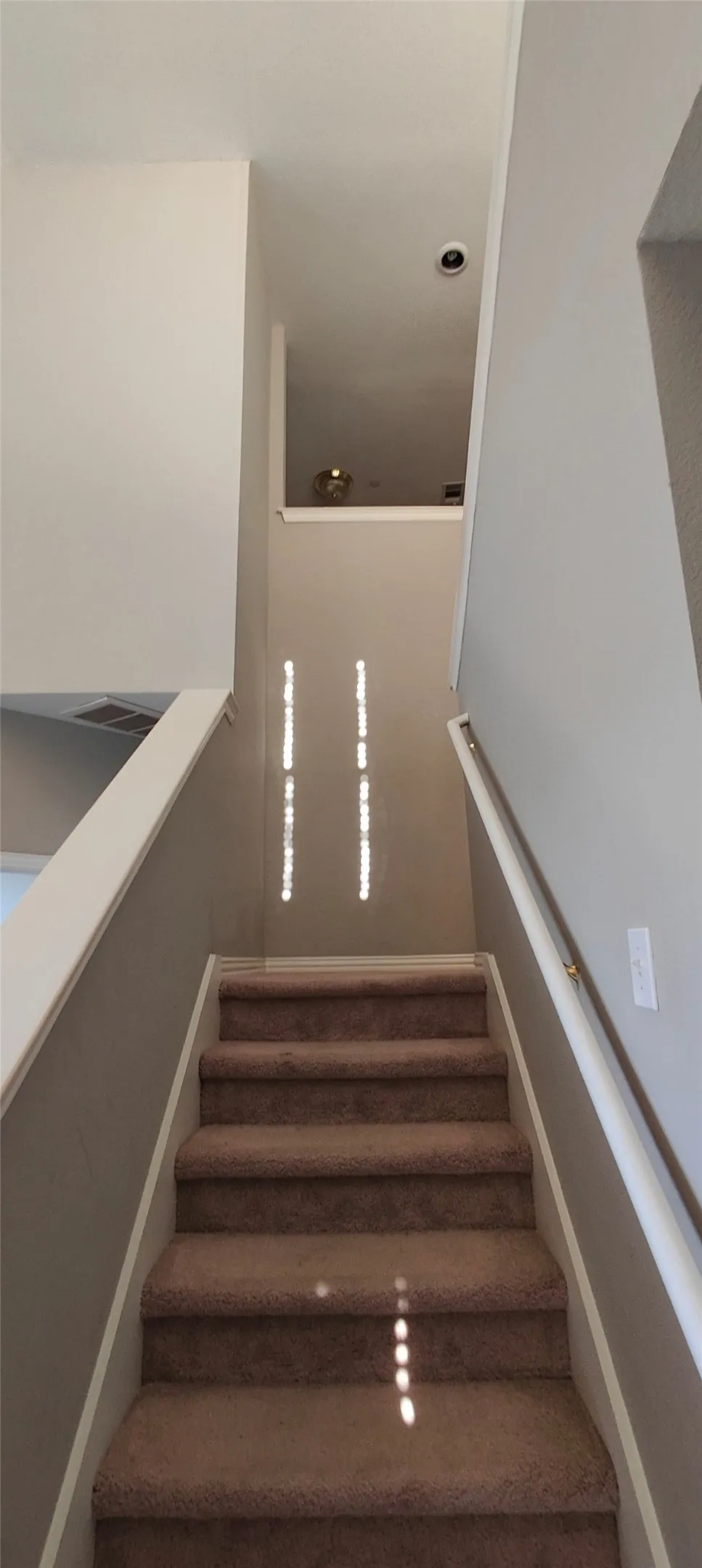 Townhouse For Rent in Collin County , 917 Avondale Lane, Plano, Texas 75025, 3 Bedroom, 3 Bathroom, 2 Garage spaces, 1,939 Sqft, built in 1999, mls#21351963, Real Estate Agent in Plano, Homes For Rent in Collin county, Homes For Rent in Plano, Realtor in Plano Texas, Real Estate Brokerage Independent Realty Texas, Luminita Cordes Realtor