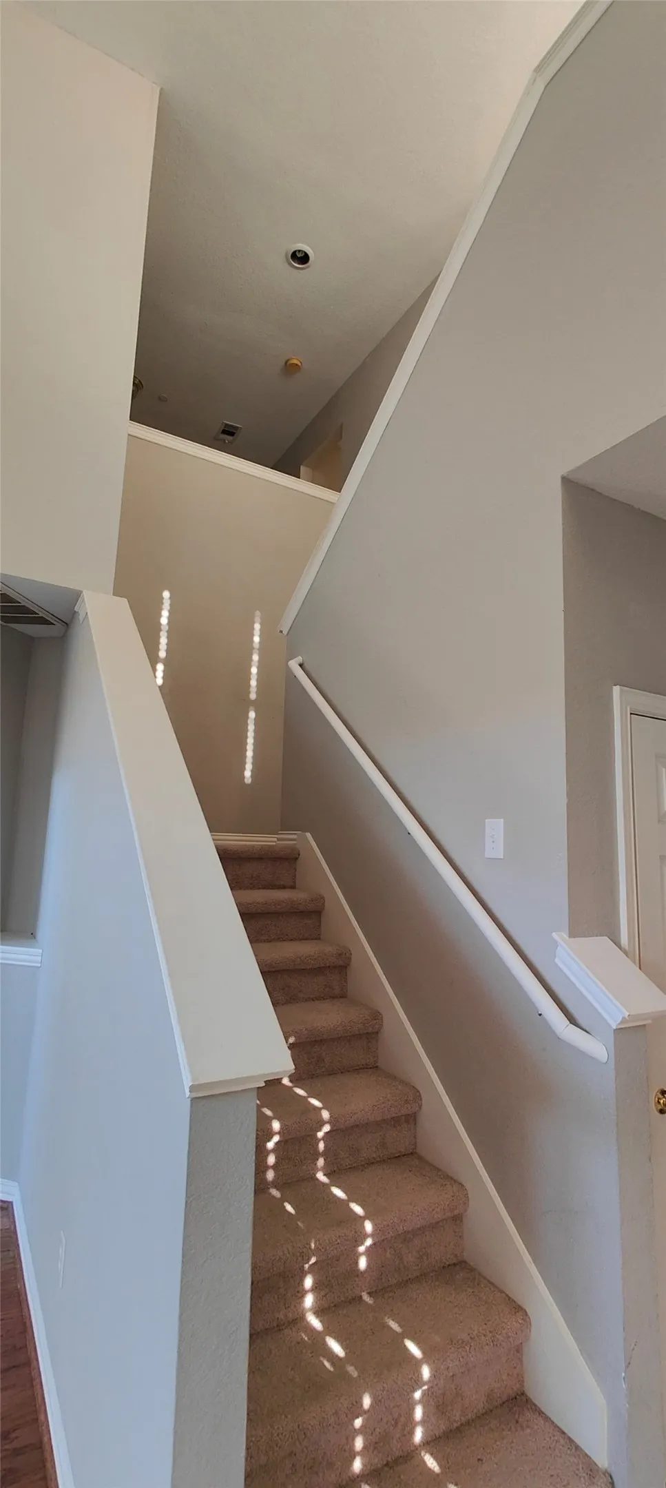 Townhouse For Rent in Collin County , 917 Avondale Lane, Plano, Texas 75025, 3 Bedroom, 3 Bathroom, 2 Garage spaces, 1,939 Sqft, built in 1999, mls#21351963, Real Estate Agent in Plano, Homes For Rent in Collin county, Homes For Rent in Plano, Realtor in Plano Texas, Real Estate Brokerage Independent Realty Texas, Luminita Cordes Realtor
