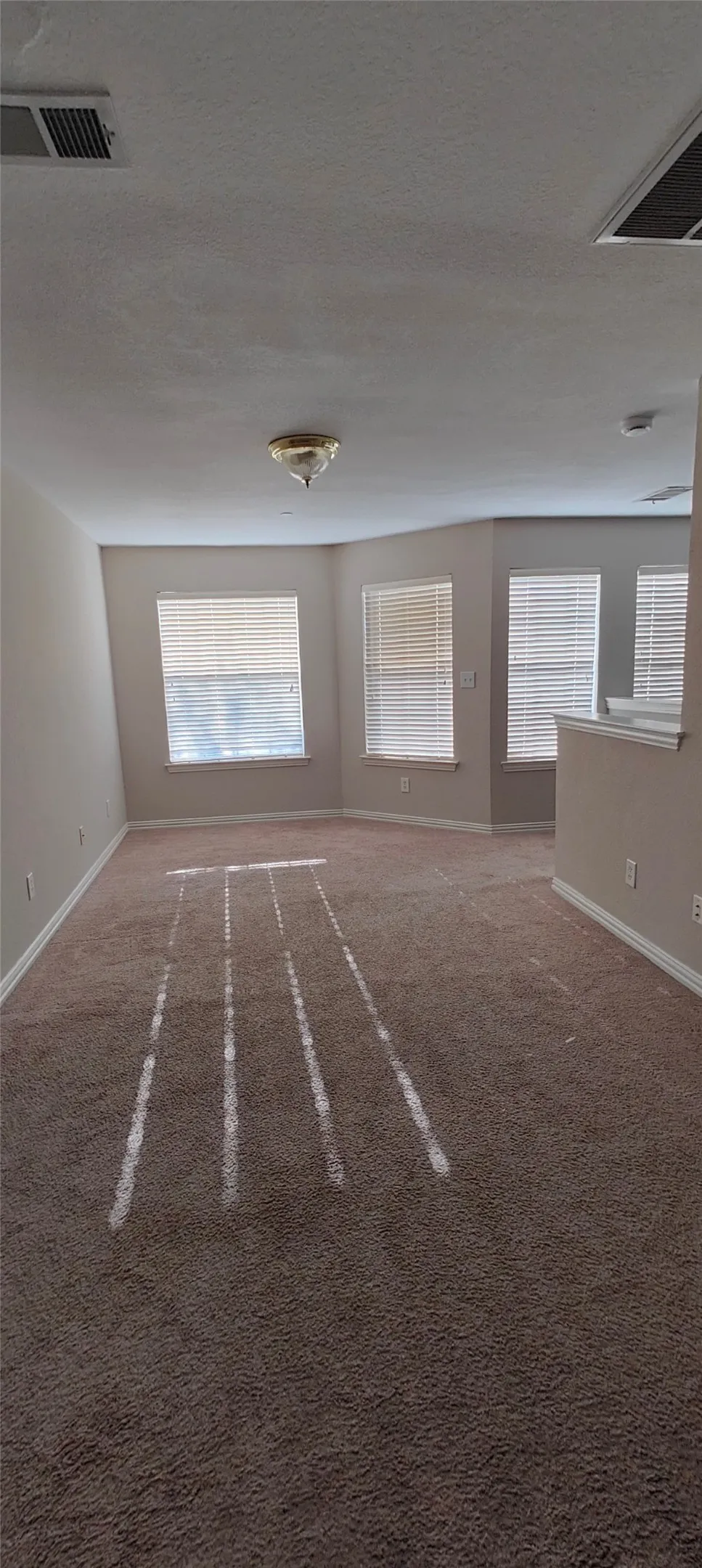 Townhouse For Rent in Collin County , 917 Avondale Lane, Plano, Texas 75025, 3 Bedroom, 3 Bathroom, 2 Garage spaces, 1,939 Sqft, built in 1999, mls#21351963, Real Estate Agent in Plano, Homes For Rent in Collin county, Homes For Rent in Plano, Realtor in Plano Texas, Real Estate Brokerage Independent Realty Texas, Luminita Cordes Realtor