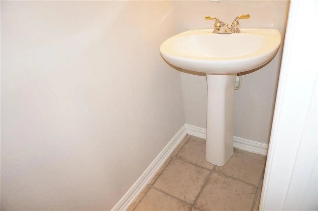 Townhouse For Rent in Collin County , 917 Avondale Lane, Plano, Texas 75025, 3 Bedroom, 3 Bathroom, 2 Garage spaces, 1,939 Sqft, built in 1999, mls#21351963, Real Estate Agent in Plano, Homes For Rent in Collin county, Homes For Rent in Plano, Realtor in Plano Texas, Real Estate Brokerage Independent Realty Texas, Luminita Cordes Realtor