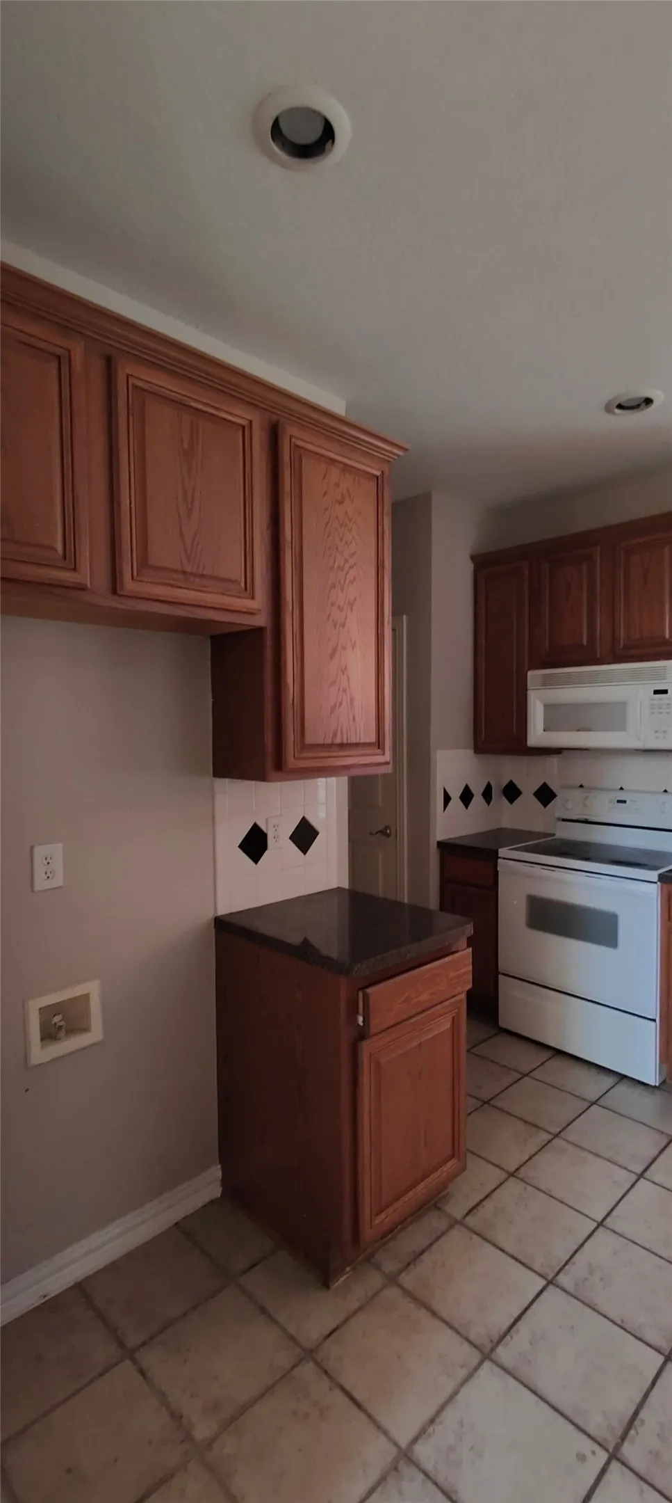 Townhouse For Rent in Collin County , 917 Avondale Lane, Plano, Texas 75025, 3 Bedroom, 3 Bathroom, 2 Garage spaces, 1,939 Sqft, built in 1999, mls#21351963, Real Estate Agent in Plano, Homes For Rent in Collin county, Homes For Rent in Plano, Realtor in Plano Texas, Real Estate Brokerage Independent Realty Texas, Luminita Cordes Realtor