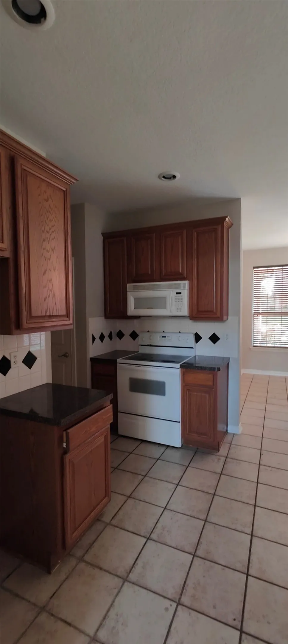 Townhouse For Rent in Collin County , 917 Avondale Lane, Plano, Texas 75025, 3 Bedroom, 3 Bathroom, 2 Garage spaces, 1,939 Sqft, built in 1999, mls#21351963, Real Estate Agent in Plano, Homes For Rent in Collin county, Homes For Rent in Plano, Realtor in Plano Texas, Real Estate Brokerage Independent Realty Texas, Luminita Cordes Realtor