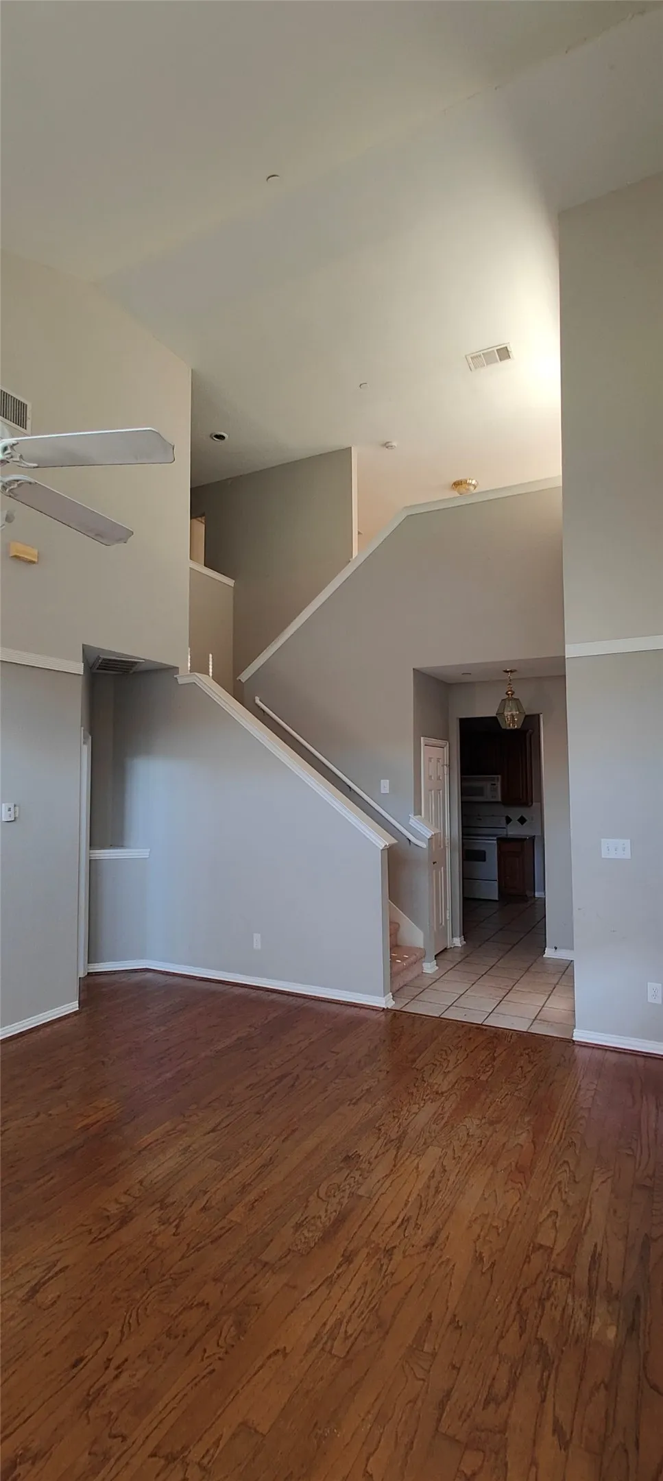 Townhouse For Rent in Collin County , 917 Avondale Lane, Plano, Texas 75025, 3 Bedroom, 3 Bathroom, 2 Garage spaces, 1,939 Sqft, built in 1999, mls#21351963, Real Estate Agent in Plano, Homes For Rent in Collin county, Homes For Rent in Plano, Realtor in Plano Texas, Real Estate Brokerage Independent Realty Texas, Luminita Cordes Realtor