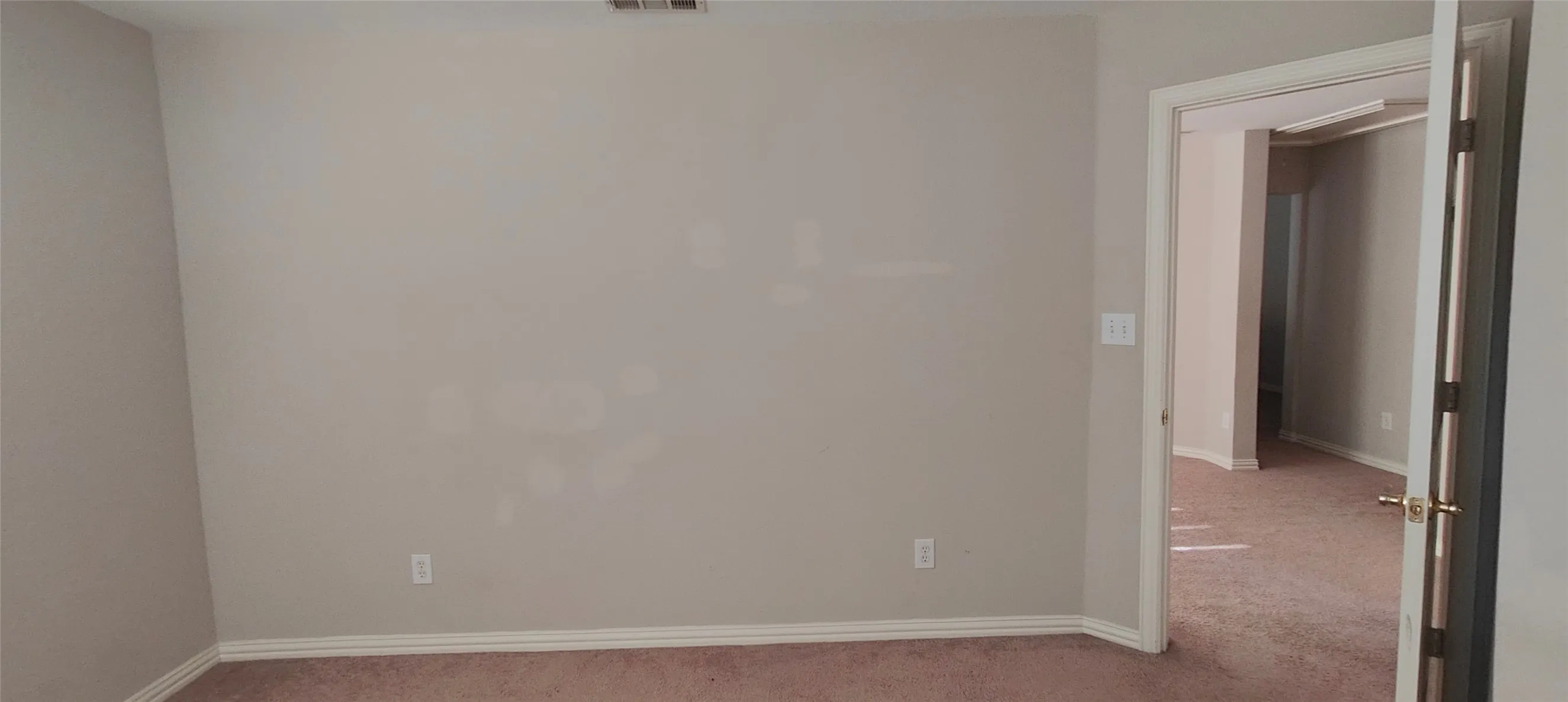 Townhouse For Rent in Collin County , 917 Avondale Lane, Plano, Texas 75025, 3 Bedroom, 3 Bathroom, 2 Garage spaces, 1,939 Sqft, built in 1999, mls#21351963, Real Estate Agent in Plano, Homes For Rent in Collin county, Homes For Rent in Plano, Realtor in Plano Texas, Real Estate Brokerage Independent Realty Texas, Luminita Cordes Realtor