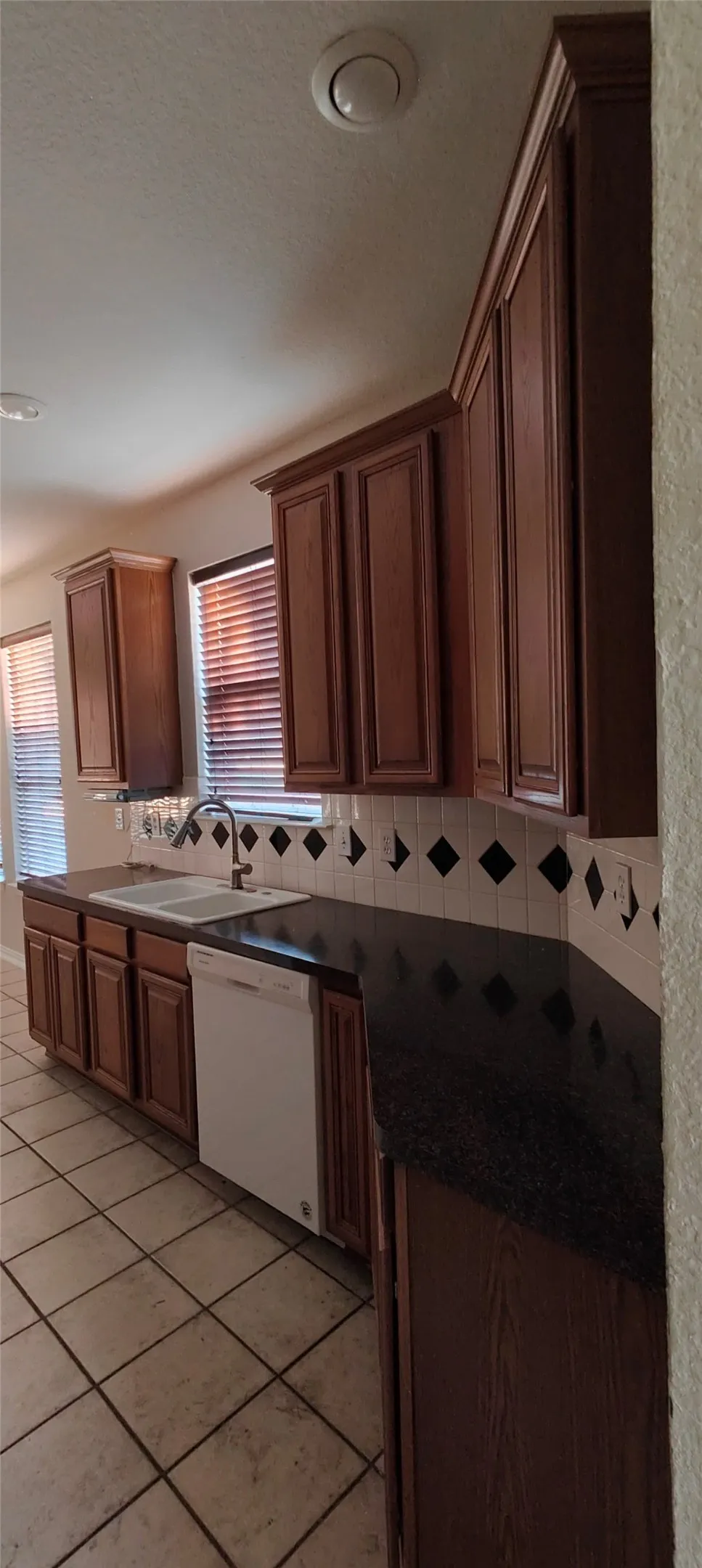 Townhouse For Rent in Collin County , 917 Avondale Lane, Plano, Texas 75025, 3 Bedroom, 3 Bathroom, 2 Garage spaces, 1,939 Sqft, built in 1999, mls#21351963, Real Estate Agent in Plano, Homes For Rent in Collin county, Homes For Rent in Plano, Realtor in Plano Texas, Real Estate Brokerage Independent Realty Texas, Luminita Cordes Realtor