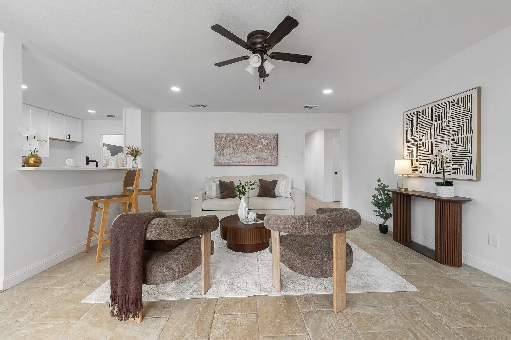 Single Family Residence For Sale in Tarrant County , 1815 Lakemont Drive, Arlington, Texas 76013, 4 Bedroom, 3 Bathroom, 2 Garage spaces, 2,006 Sqft, built in 1970, mls#21352087, Real Estate Agent in Arlington, Homes For Sale in Tarrant county, Homes For Sale in Arlington, Realtor in Arlington Texas, Real Estate Brokerage Independent Realty Texas, Luminita Cordes Realtor