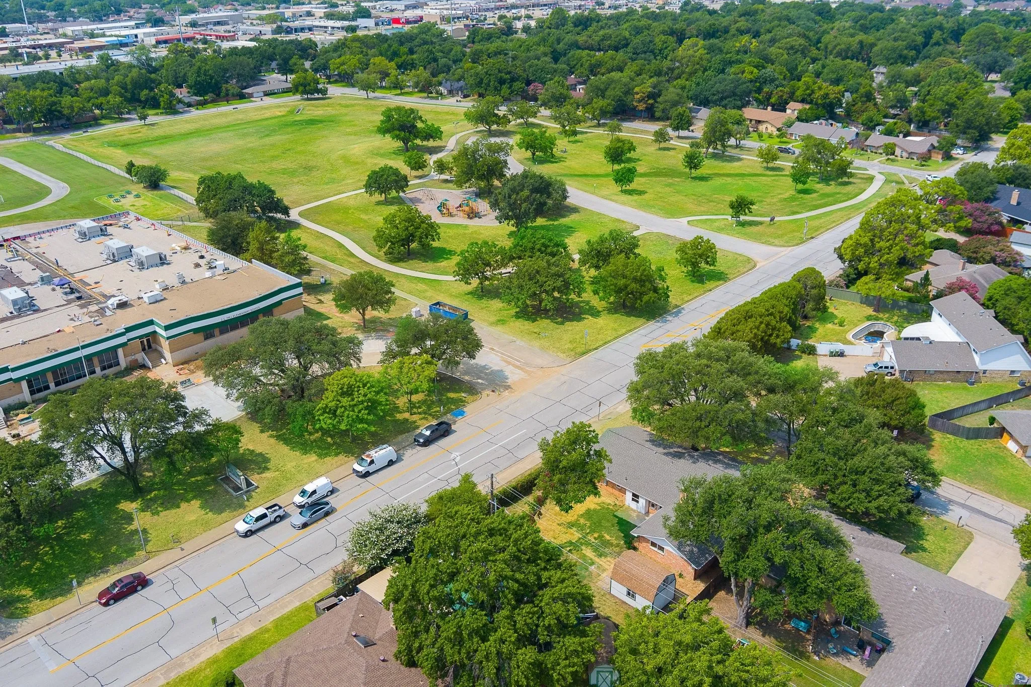Single Family Residence For Sale in Tarrant County , 1815 Lakemont Drive, Arlington, Texas 76013, 4 Bedroom, 3 Bathroom, 2 Garage spaces, 2,006 Sqft, built in 1970, mls#21352087, Real Estate Agent in Arlington, Homes For Sale in Tarrant county, Homes For Sale in Arlington, Realtor in Arlington Texas, Real Estate Brokerage Independent Realty Texas, Luminita Cordes Realtor