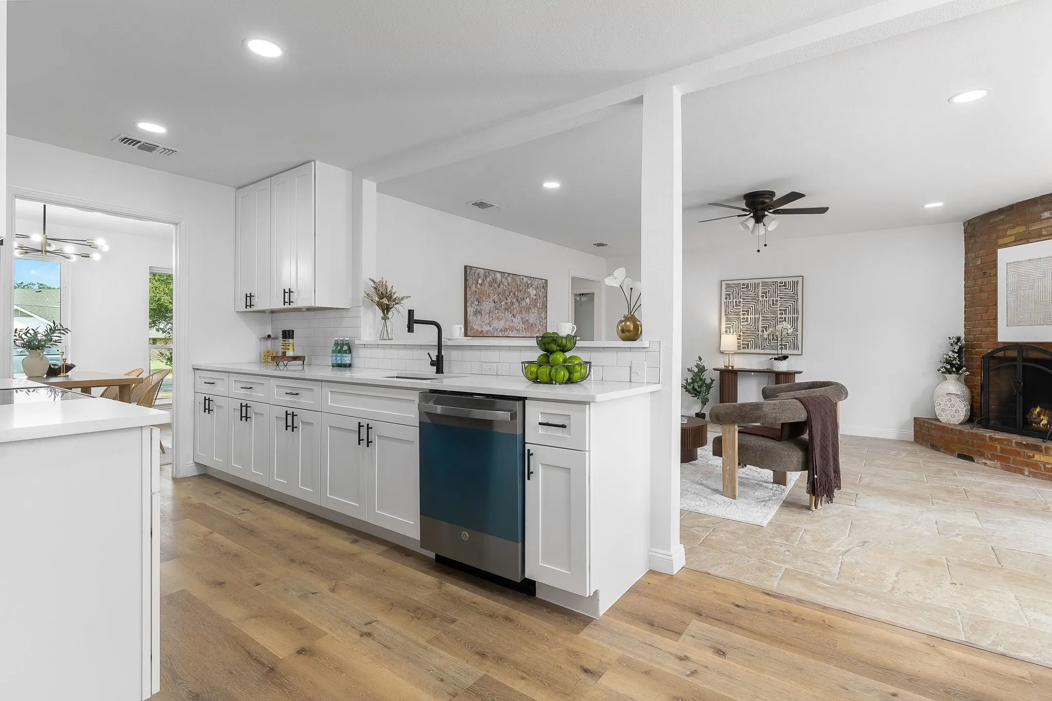 Single Family Residence For Sale in Tarrant County , 1815 Lakemont Drive, Arlington, Texas 76013, 4 Bedroom, 3 Bathroom, 2 Garage spaces, 2,006 Sqft, built in 1970, mls#21352087, Real Estate Agent in Arlington, Homes For Sale in Tarrant county, Homes For Sale in Arlington, Realtor in Arlington Texas, Real Estate Brokerage Independent Realty Texas, Luminita Cordes Realtor