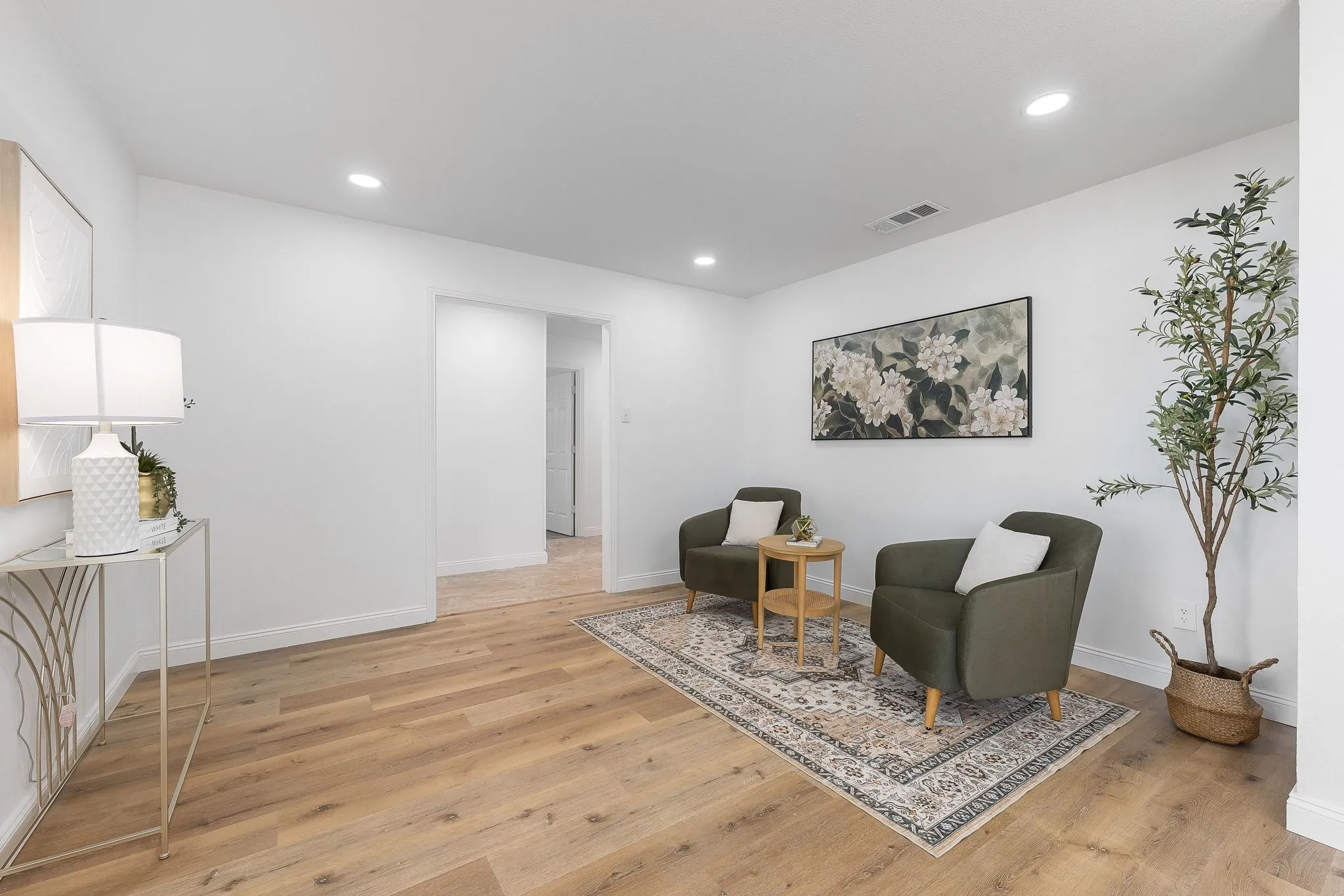 Single Family Residence For Sale in Tarrant County , 1815 Lakemont Drive, Arlington, Texas 76013, 4 Bedroom, 3 Bathroom, 2 Garage spaces, 2,006 Sqft, built in 1970, mls#21352087, Real Estate Agent in Arlington, Homes For Sale in Tarrant county, Homes For Sale in Arlington, Realtor in Arlington Texas, Real Estate Brokerage Independent Realty Texas, Luminita Cordes Realtor