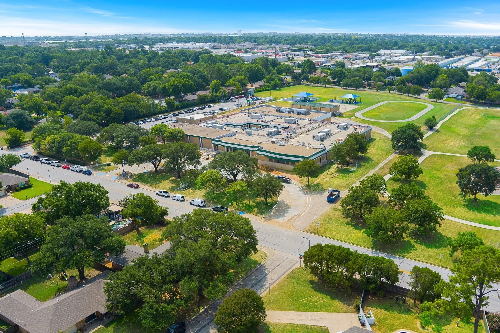 Single Family Residence For Sale in Tarrant County , 1815 Lakemont Drive, Arlington, Texas 76013, 4 Bedroom, 3 Bathroom, 2 Garage spaces, 2,006 Sqft, built in 1970, mls#21352087, Real Estate Agent in Arlington, Homes For Sale in Tarrant county, Homes For Sale in Arlington, Realtor in Arlington Texas, Real Estate Brokerage Independent Realty Texas, Luminita Cordes Realtor