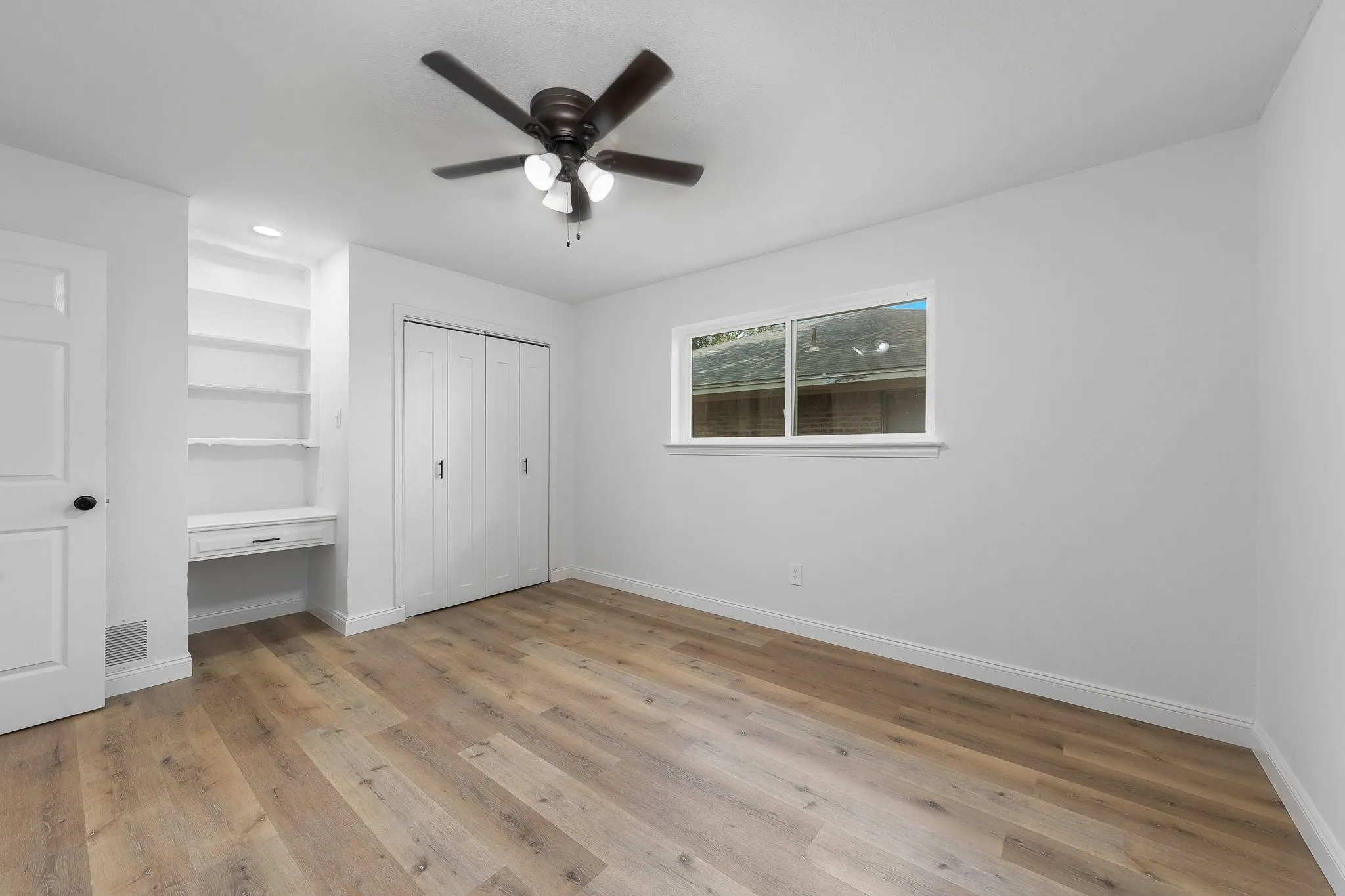 Single Family Residence For Sale in Tarrant County , 1815 Lakemont Drive, Arlington, Texas 76013, 4 Bedroom, 3 Bathroom, 2 Garage spaces, 2,006 Sqft, built in 1970, mls#21352087, Real Estate Agent in Arlington, Homes For Sale in Tarrant county, Homes For Sale in Arlington, Realtor in Arlington Texas, Real Estate Brokerage Independent Realty Texas, Luminita Cordes Realtor
