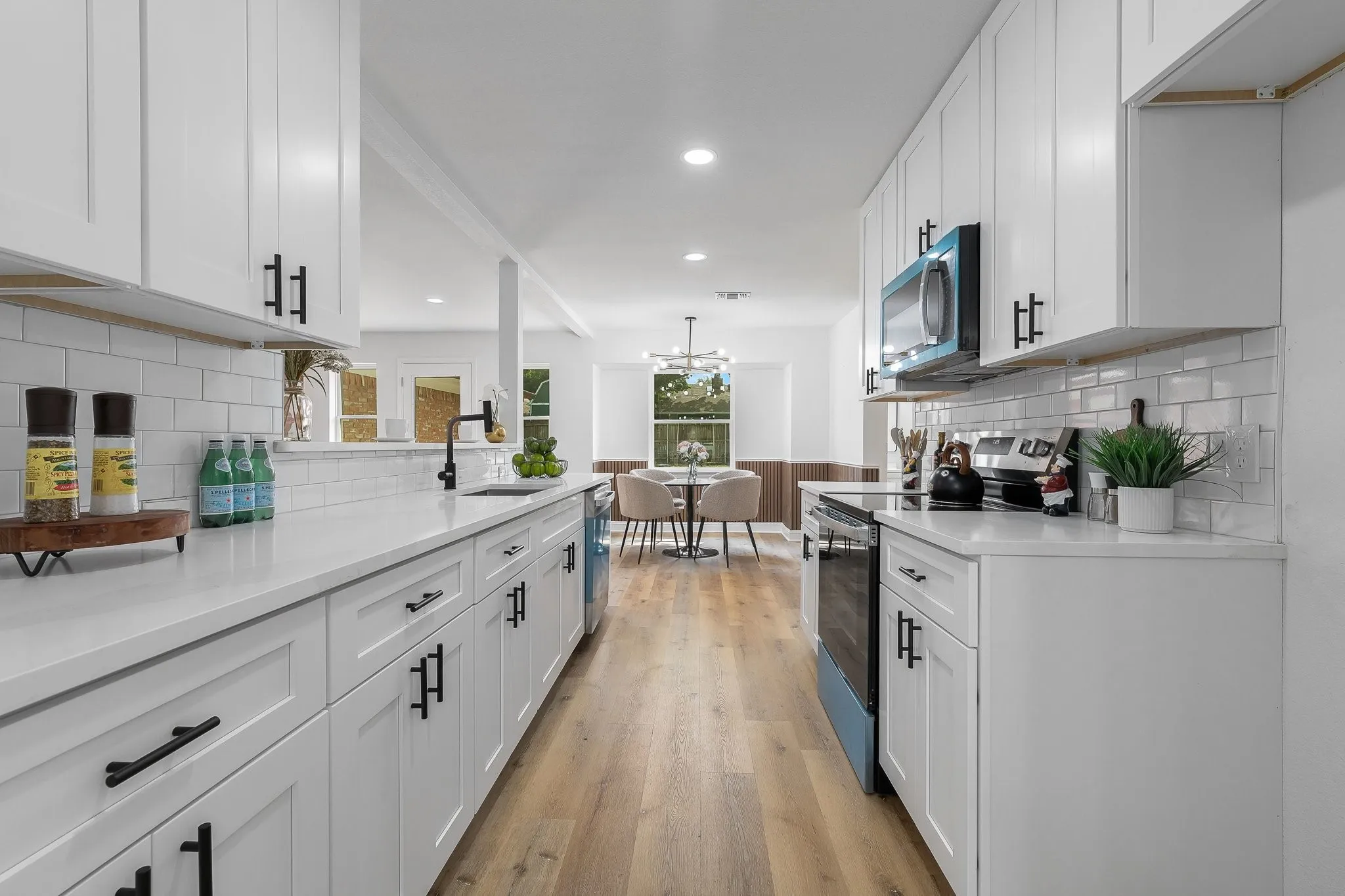 Single Family Residence For Sale in Tarrant County , 1815 Lakemont Drive, Arlington, Texas 76013, 4 Bedroom, 3 Bathroom, 2 Garage spaces, 2,006 Sqft, built in 1970, mls#21352087, Real Estate Agent in Arlington, Homes For Sale in Tarrant county, Homes For Sale in Arlington, Realtor in Arlington Texas, Real Estate Brokerage Independent Realty Texas, Luminita Cordes Realtor