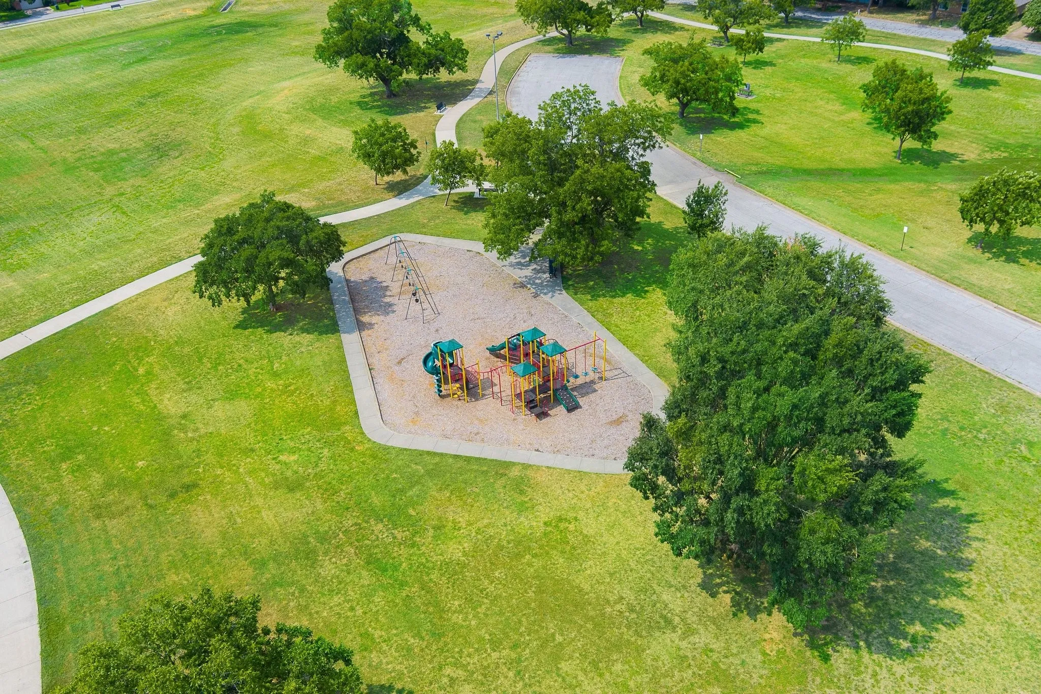 Single Family Residence For Sale in Tarrant County , 1815 Lakemont Drive, Arlington, Texas 76013, 4 Bedroom, 3 Bathroom, 2 Garage spaces, 2,006 Sqft, built in 1970, mls#21352087, Real Estate Agent in Arlington, Homes For Sale in Tarrant county, Homes For Sale in Arlington, Realtor in Arlington Texas, Real Estate Brokerage Independent Realty Texas, Luminita Cordes Realtor