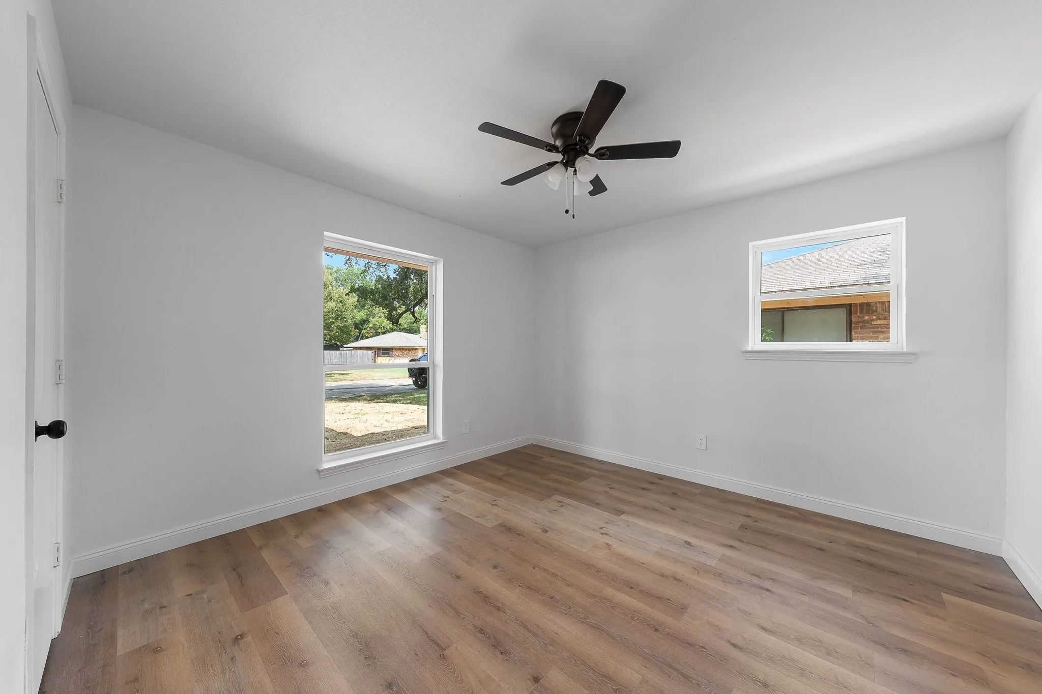 Single Family Residence For Sale in Tarrant County , 1815 Lakemont Drive, Arlington, Texas 76013, 4 Bedroom, 3 Bathroom, 2 Garage spaces, 2,006 Sqft, built in 1970, mls#21352087, Real Estate Agent in Arlington, Homes For Sale in Tarrant county, Homes For Sale in Arlington, Realtor in Arlington Texas, Real Estate Brokerage Independent Realty Texas, Luminita Cordes Realtor