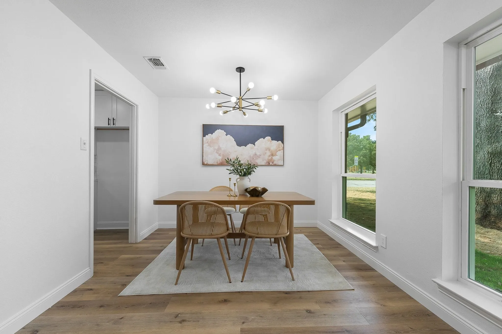 Single Family Residence For Sale in Tarrant County , 1815 Lakemont Drive, Arlington, Texas 76013, 4 Bedroom, 3 Bathroom, 2 Garage spaces, 2,006 Sqft, built in 1970, mls#21352087, Real Estate Agent in Arlington, Homes For Sale in Tarrant county, Homes For Sale in Arlington, Realtor in Arlington Texas, Real Estate Brokerage Independent Realty Texas, Luminita Cordes Realtor