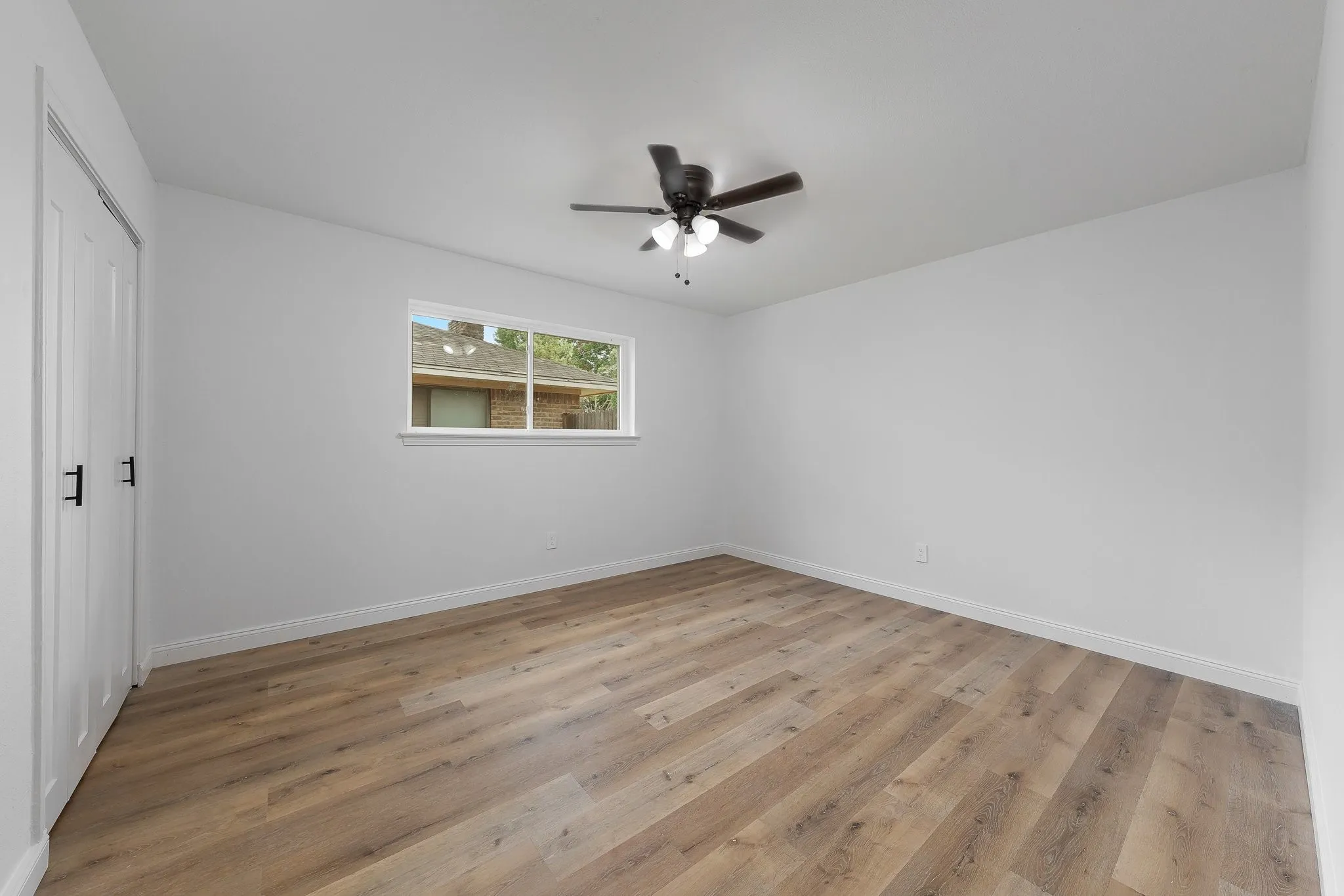 Single Family Residence For Sale in Tarrant County , 1815 Lakemont Drive, Arlington, Texas 76013, 4 Bedroom, 3 Bathroom, 2 Garage spaces, 2,006 Sqft, built in 1970, mls#21352087, Real Estate Agent in Arlington, Homes For Sale in Tarrant county, Homes For Sale in Arlington, Realtor in Arlington Texas, Real Estate Brokerage Independent Realty Texas, Luminita Cordes Realtor