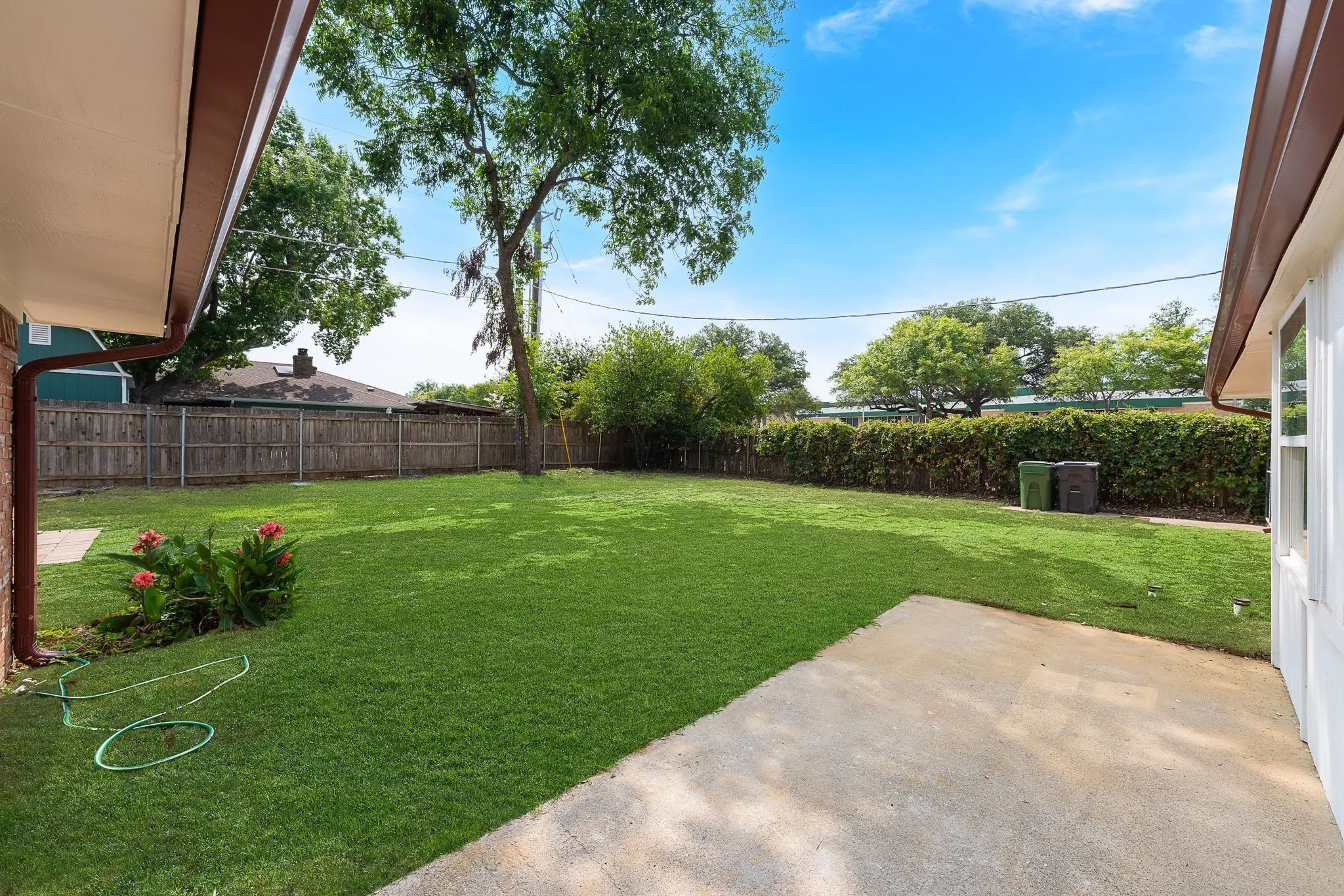 Single Family Residence For Sale in Tarrant County , 1815 Lakemont Drive, Arlington, Texas 76013, 4 Bedroom, 3 Bathroom, 2 Garage spaces, 2,006 Sqft, built in 1970, mls#21352087, Real Estate Agent in Arlington, Homes For Sale in Tarrant county, Homes For Sale in Arlington, Realtor in Arlington Texas, Real Estate Brokerage Independent Realty Texas, Luminita Cordes Realtor