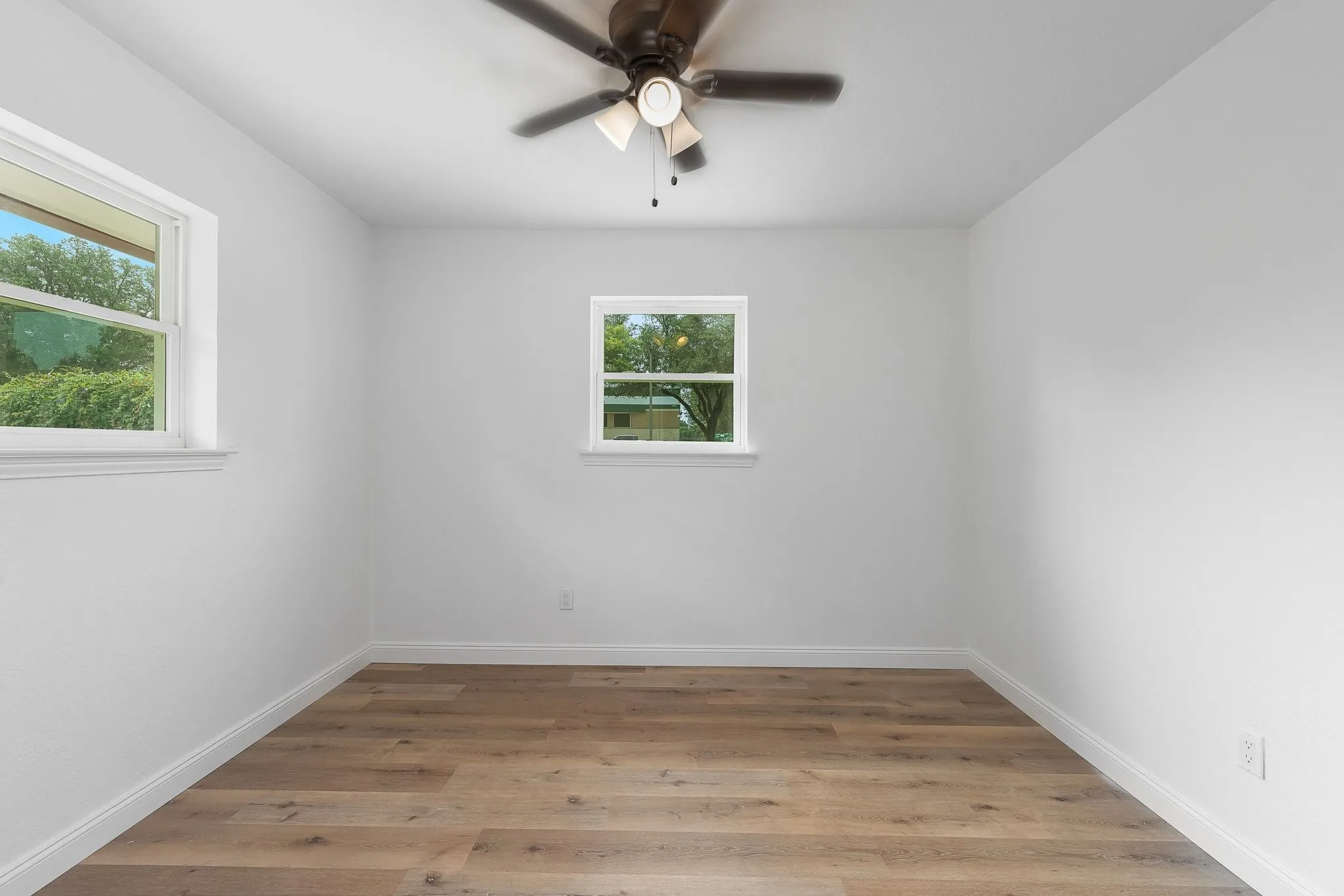 Single Family Residence For Sale in Tarrant County , 1815 Lakemont Drive, Arlington, Texas 76013, 4 Bedroom, 3 Bathroom, 2 Garage spaces, 2,006 Sqft, built in 1970, mls#21352087, Real Estate Agent in Arlington, Homes For Sale in Tarrant county, Homes For Sale in Arlington, Realtor in Arlington Texas, Real Estate Brokerage Independent Realty Texas, Luminita Cordes Realtor