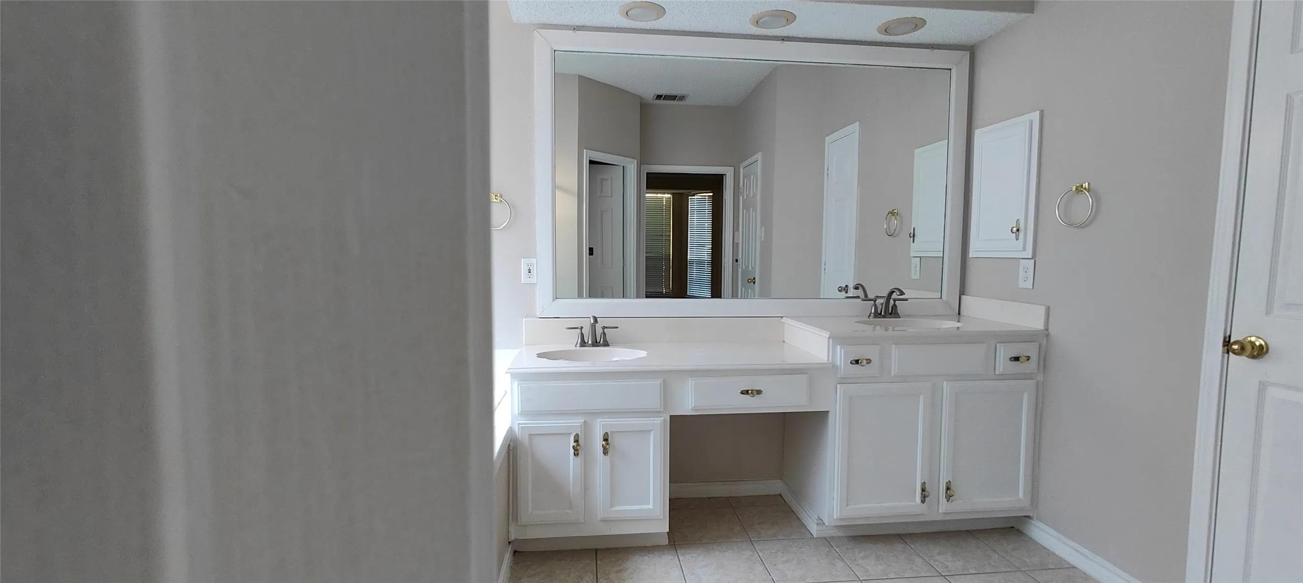 Single Family Residence For Rent in Collin County , 6800 Burr Oak Drive, Plano, Texas 75023, 4 Bedroom, 3 Bathroom, 2 Garage spaces, 2,470 Sqft, built in 1994, mls#21352088, Real Estate Agent in Plano, Homes For Rent in Collin county, Homes For Rent in Plano, Realtor in Plano Texas, Real Estate Brokerage Independent Realty Texas, Luminita Cordes Realtor