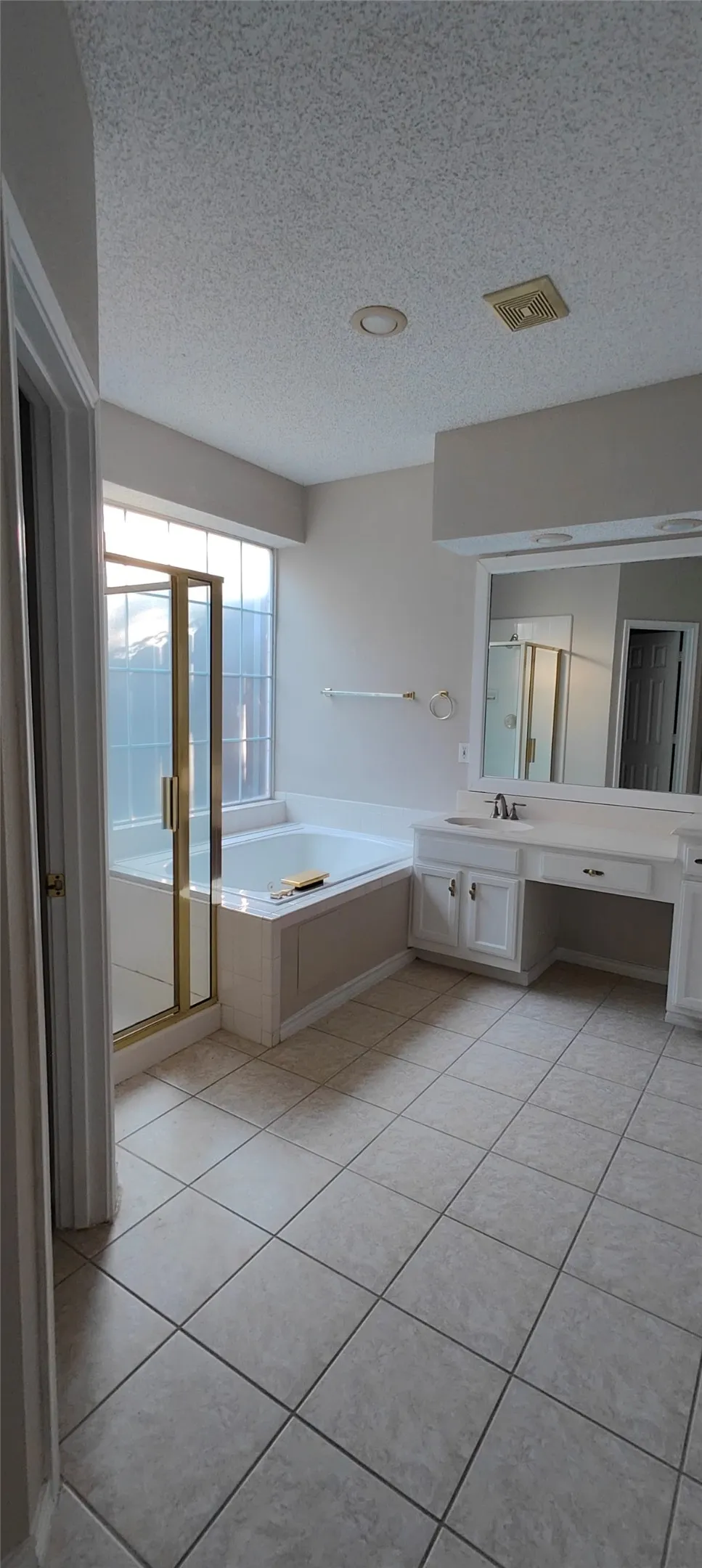 Single Family Residence For Rent in Collin County , 6800 Burr Oak Drive, Plano, Texas 75023, 4 Bedroom, 3 Bathroom, 2 Garage spaces, 2,470 Sqft, built in 1994, mls#21352088, Real Estate Agent in Plano, Homes For Rent in Collin county, Homes For Rent in Plano, Realtor in Plano Texas, Real Estate Brokerage Independent Realty Texas, Luminita Cordes Realtor